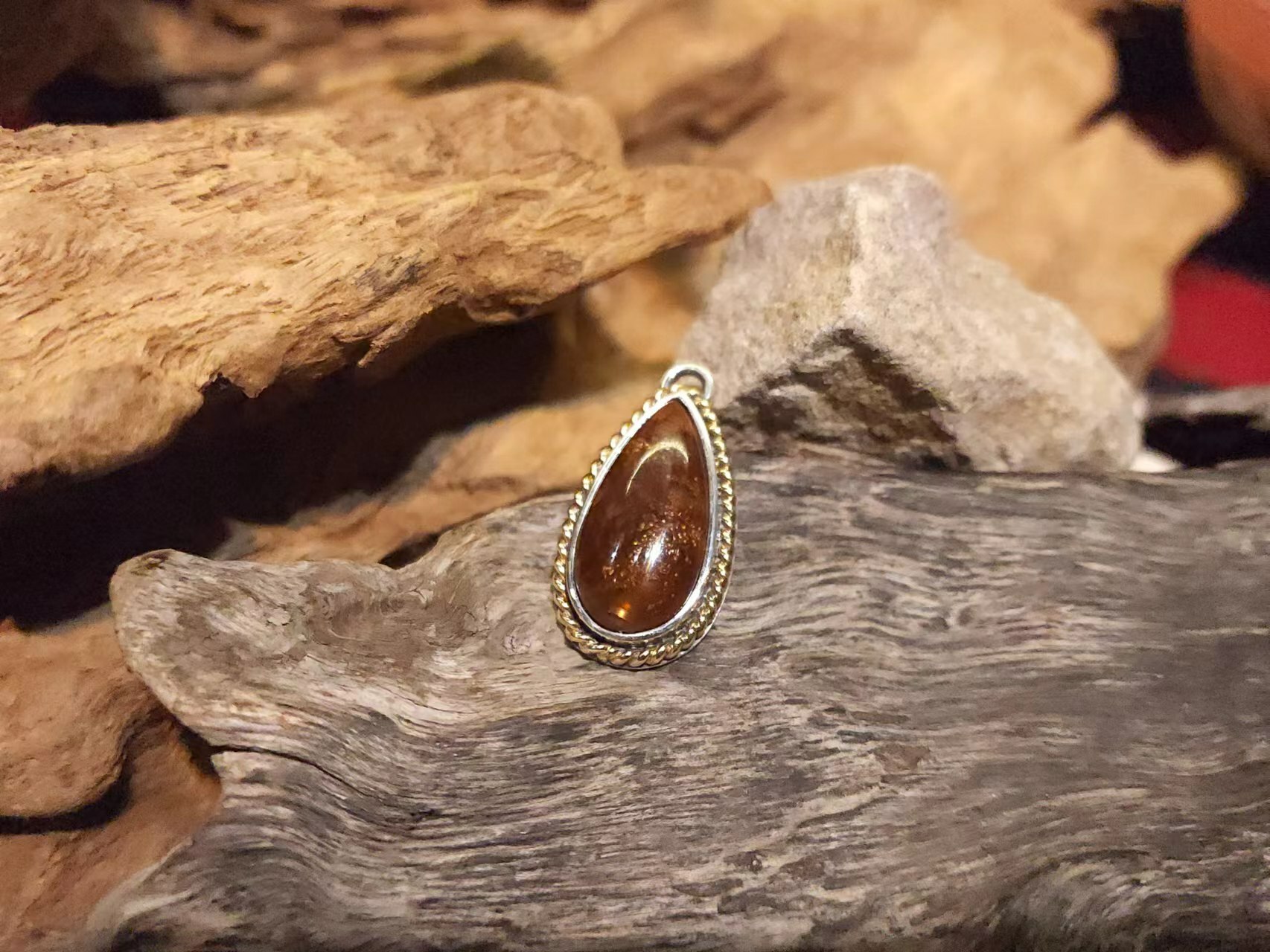 Black Venom Jewelry- Freedom & Prayer 18k金繩火瑪瑙吊墜