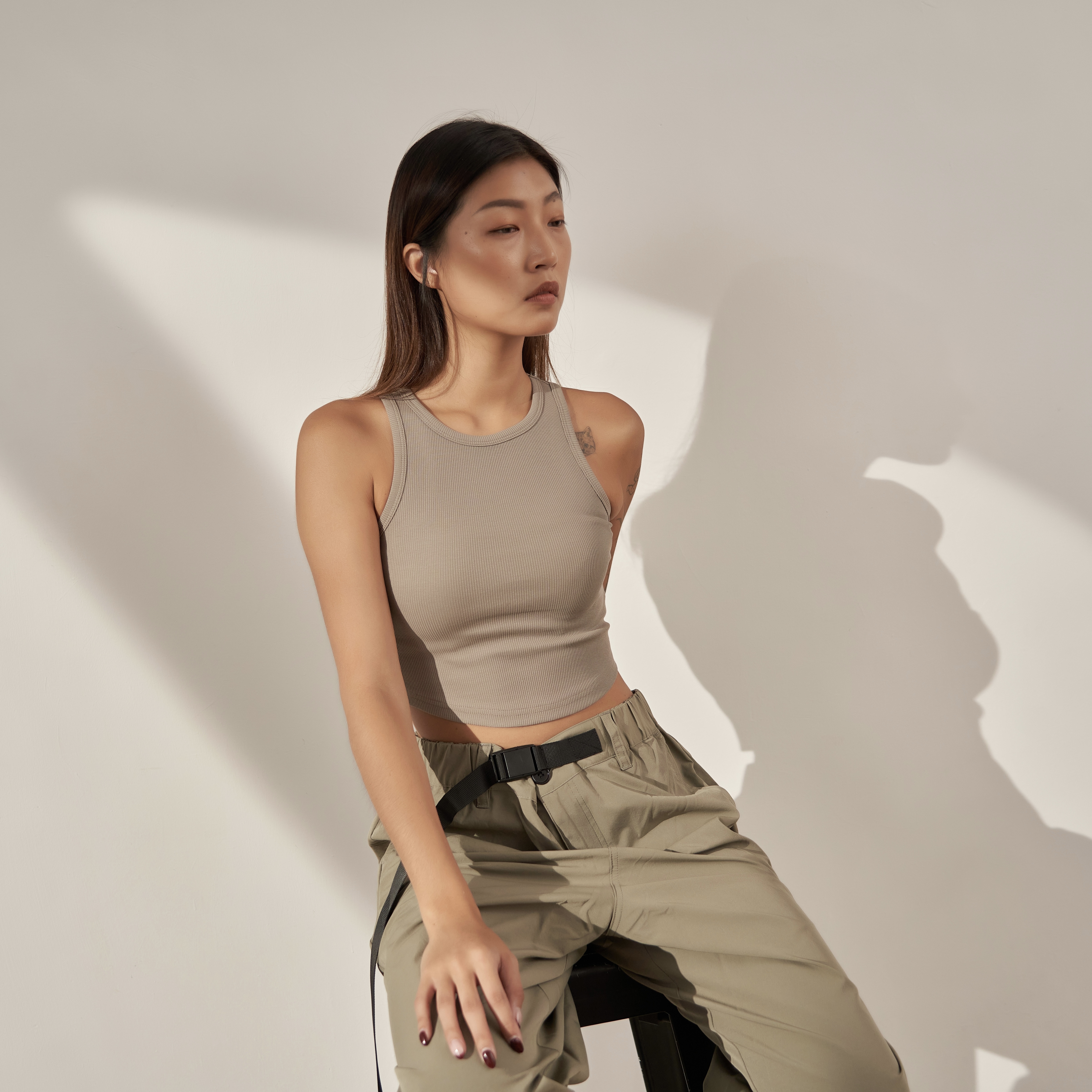 REALATiON - 螺紋挖背下擺圓弧背心