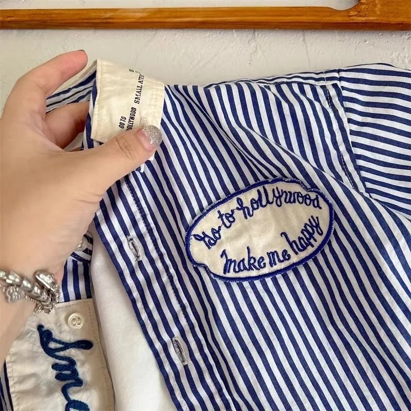 復古英倫風條紋翻領襯衫-領口