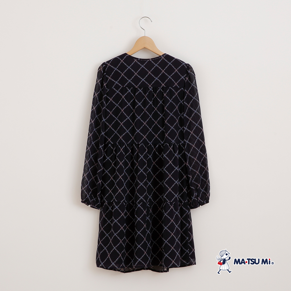 MA‧TSU Mi 優雅菱格小花壓紋印花雪紡感洋裝(深藍)