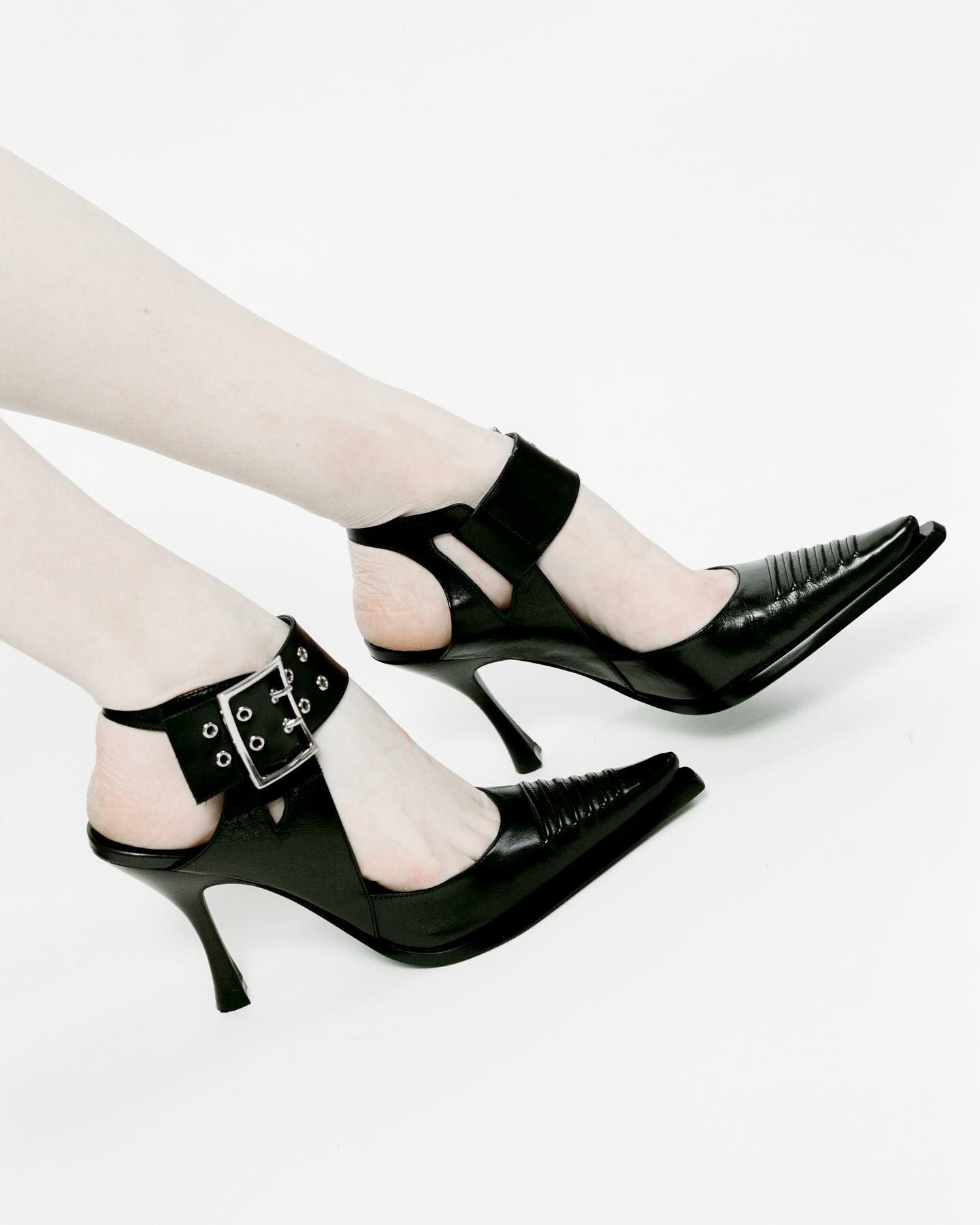 Directed 壓紋後空跟鞋