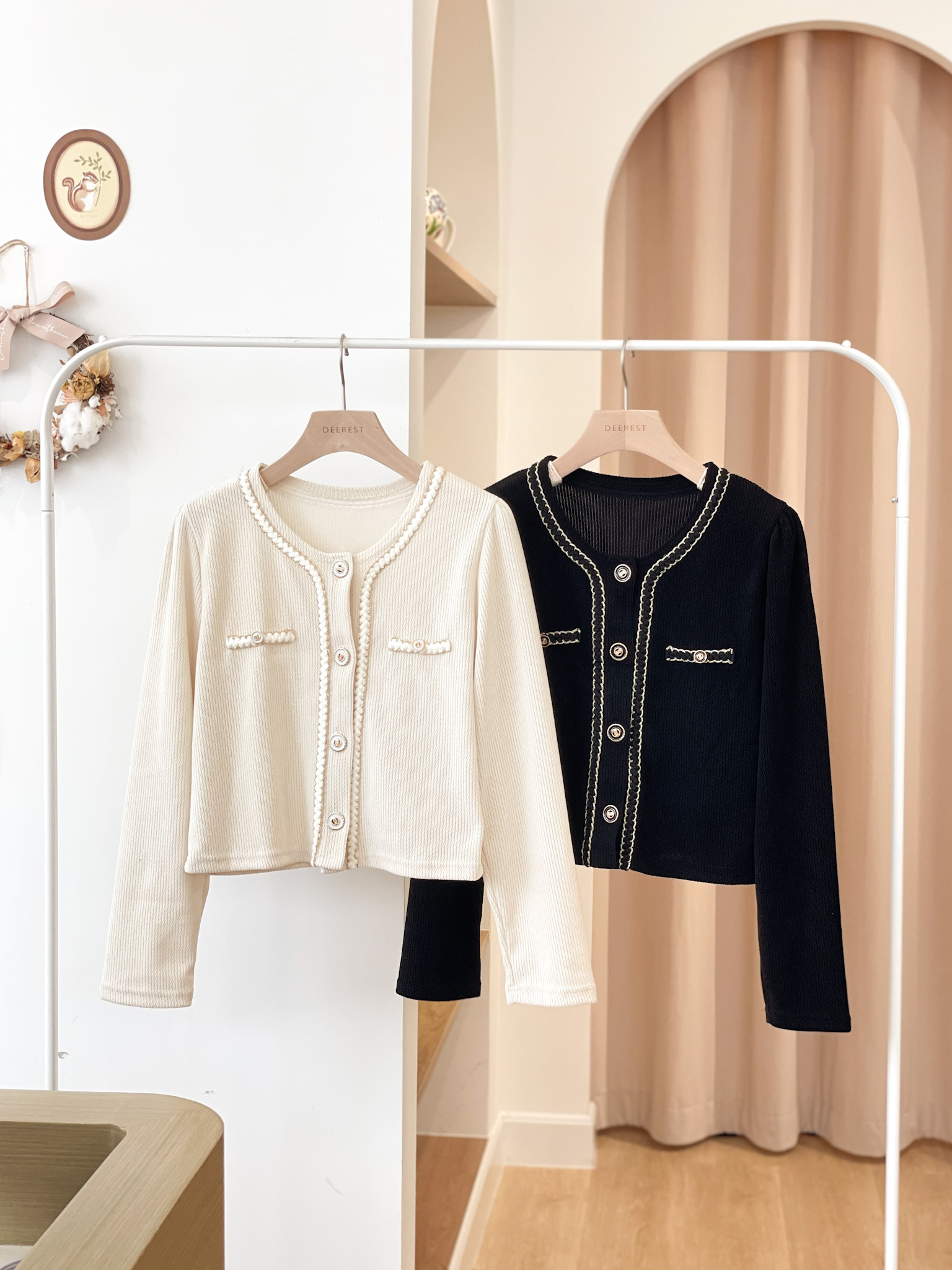 JK193 Cream & Gold Light Jacket