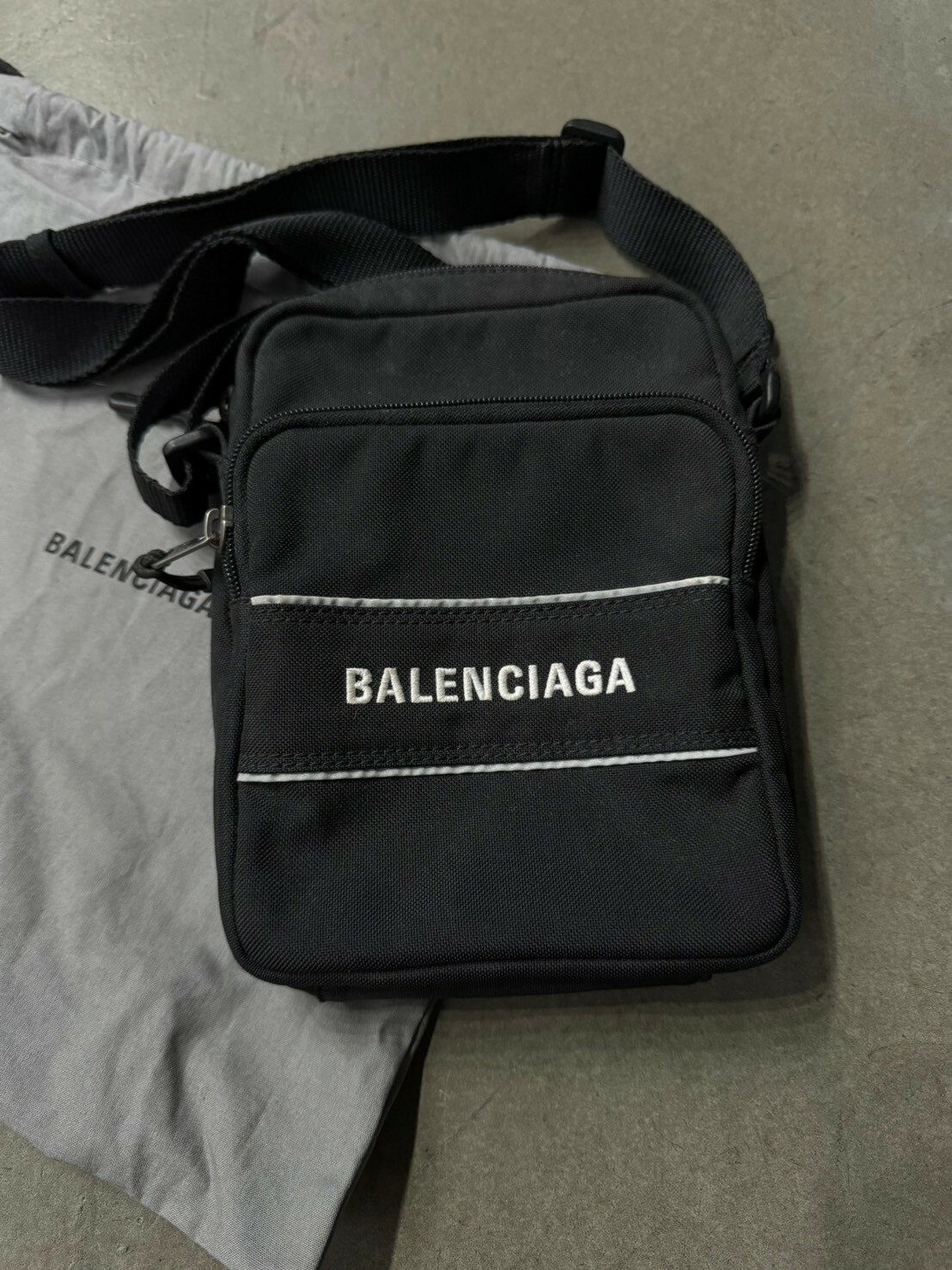 二手美品 Balenciaga 刺繡Logo黑色小包