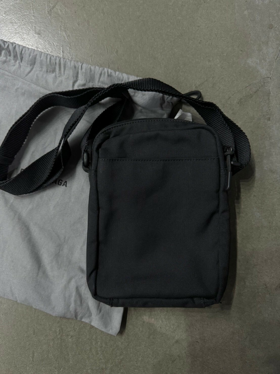 二手美品 Balenciaga 刺繡Logo黑色小包