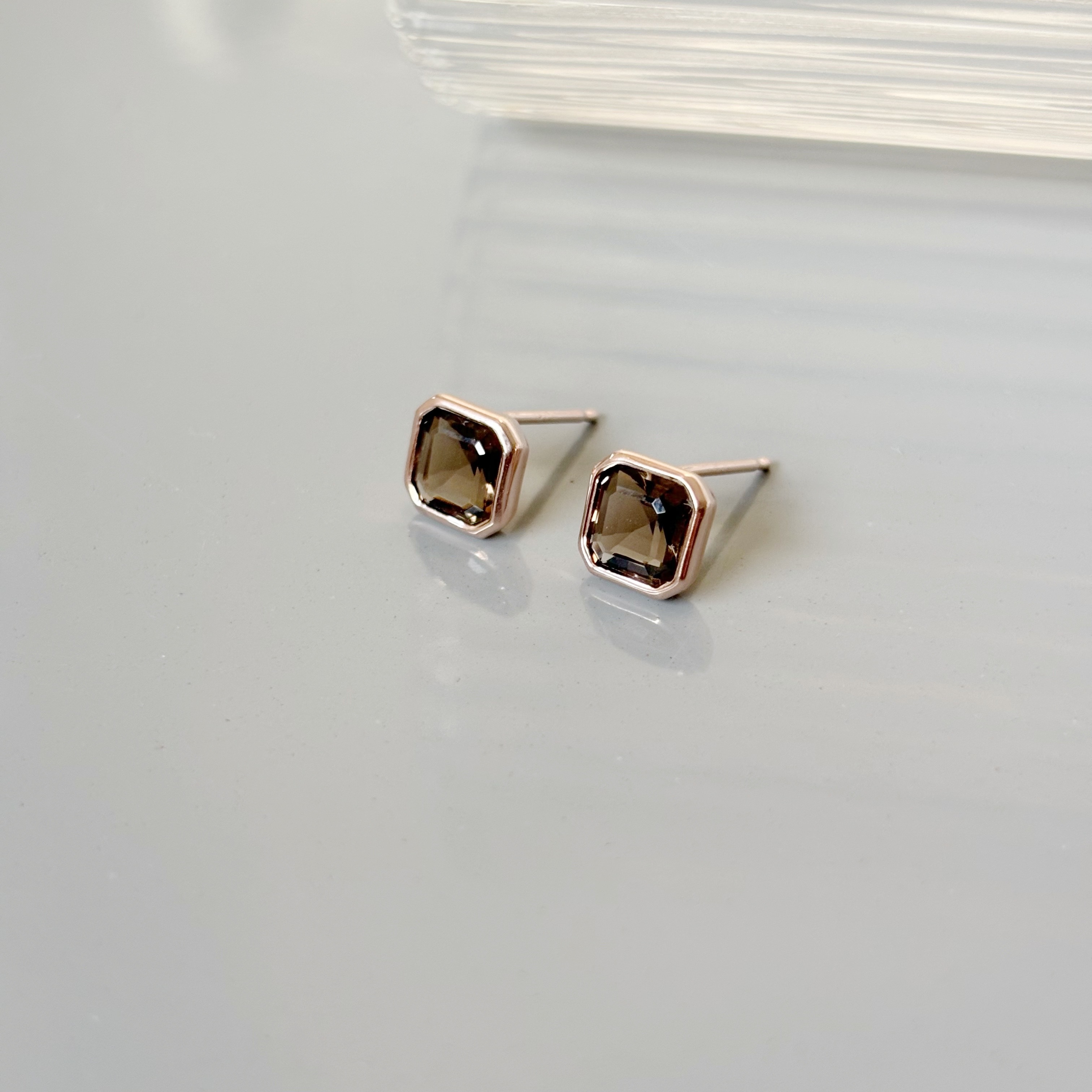 簡約Asscher茶晶貼耳耳環