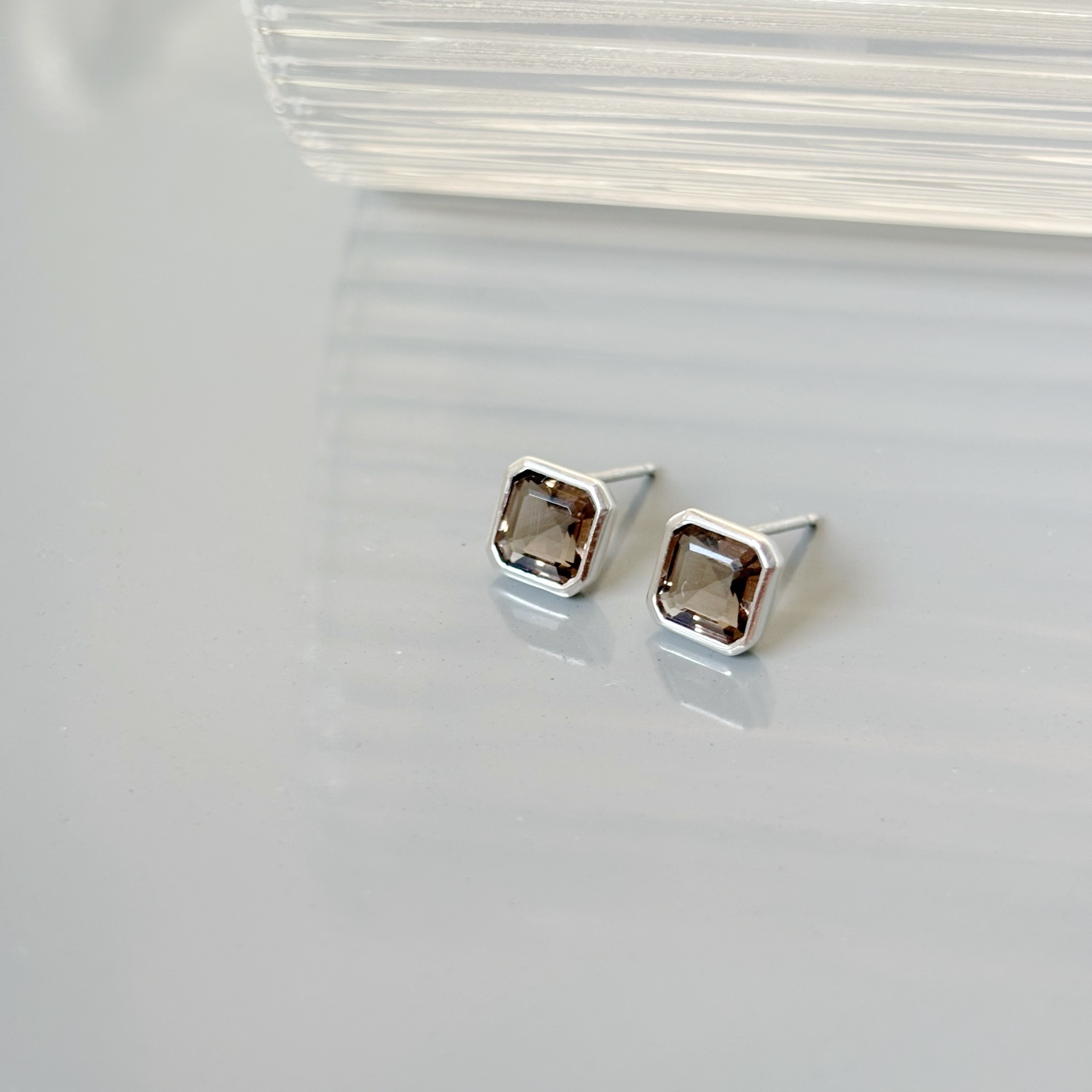 簡約Asscher茶晶貼耳耳環