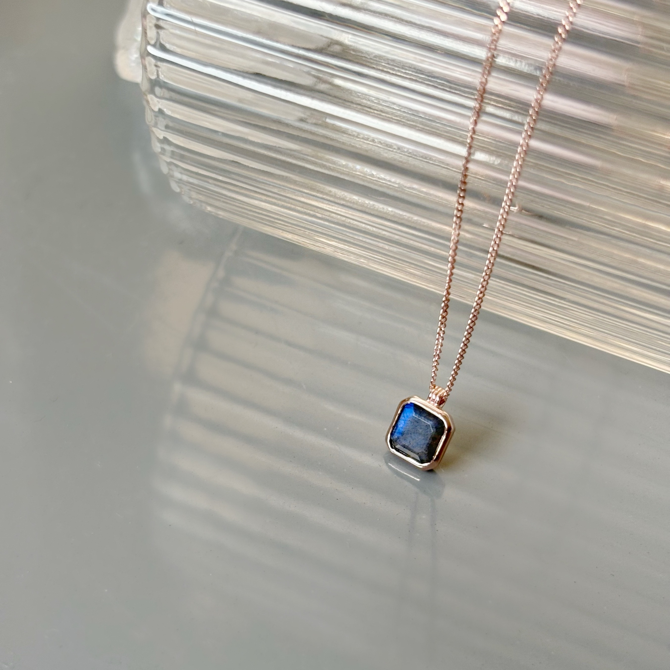 簡約Asscher拉長石項鍊