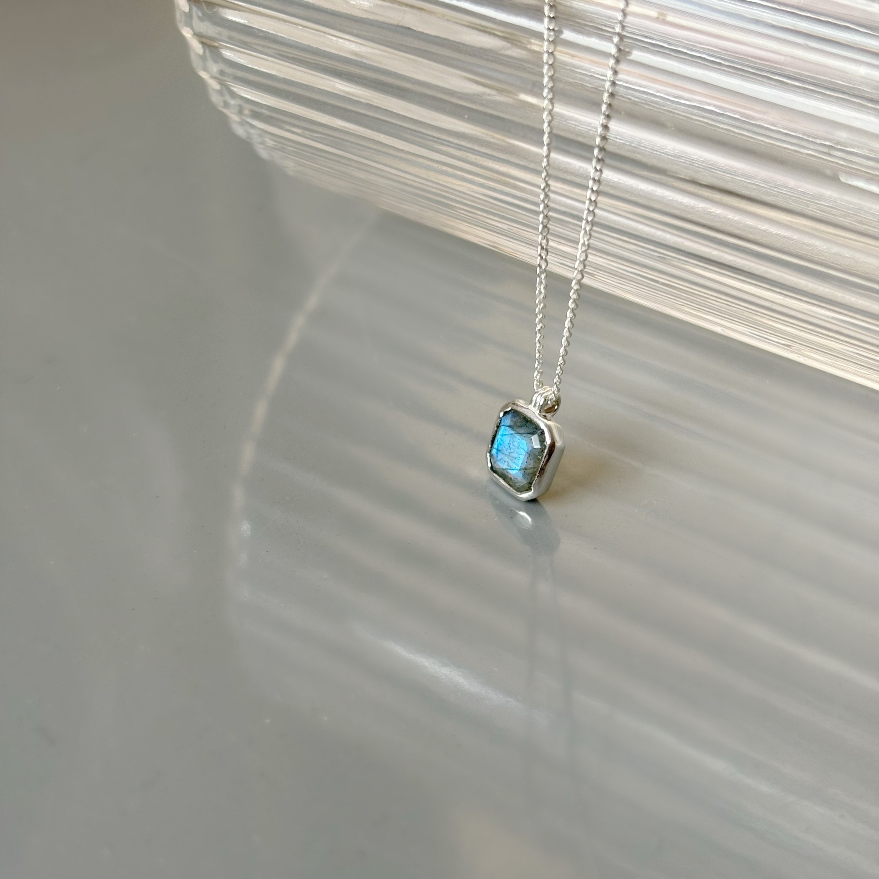 簡約Asscher拉長石項鍊