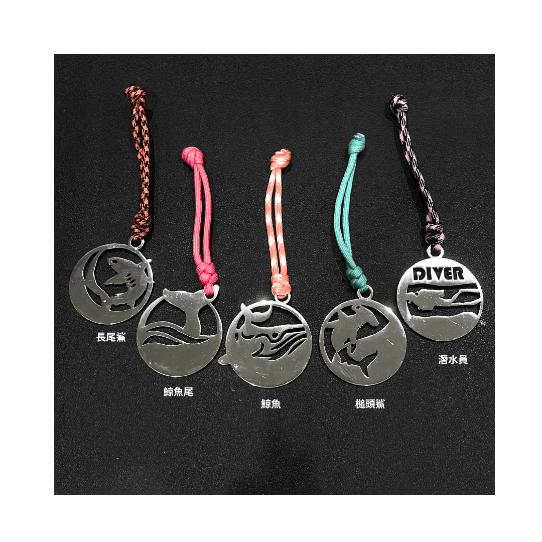 ▲鉄市設計-海人系列金屬吊牌