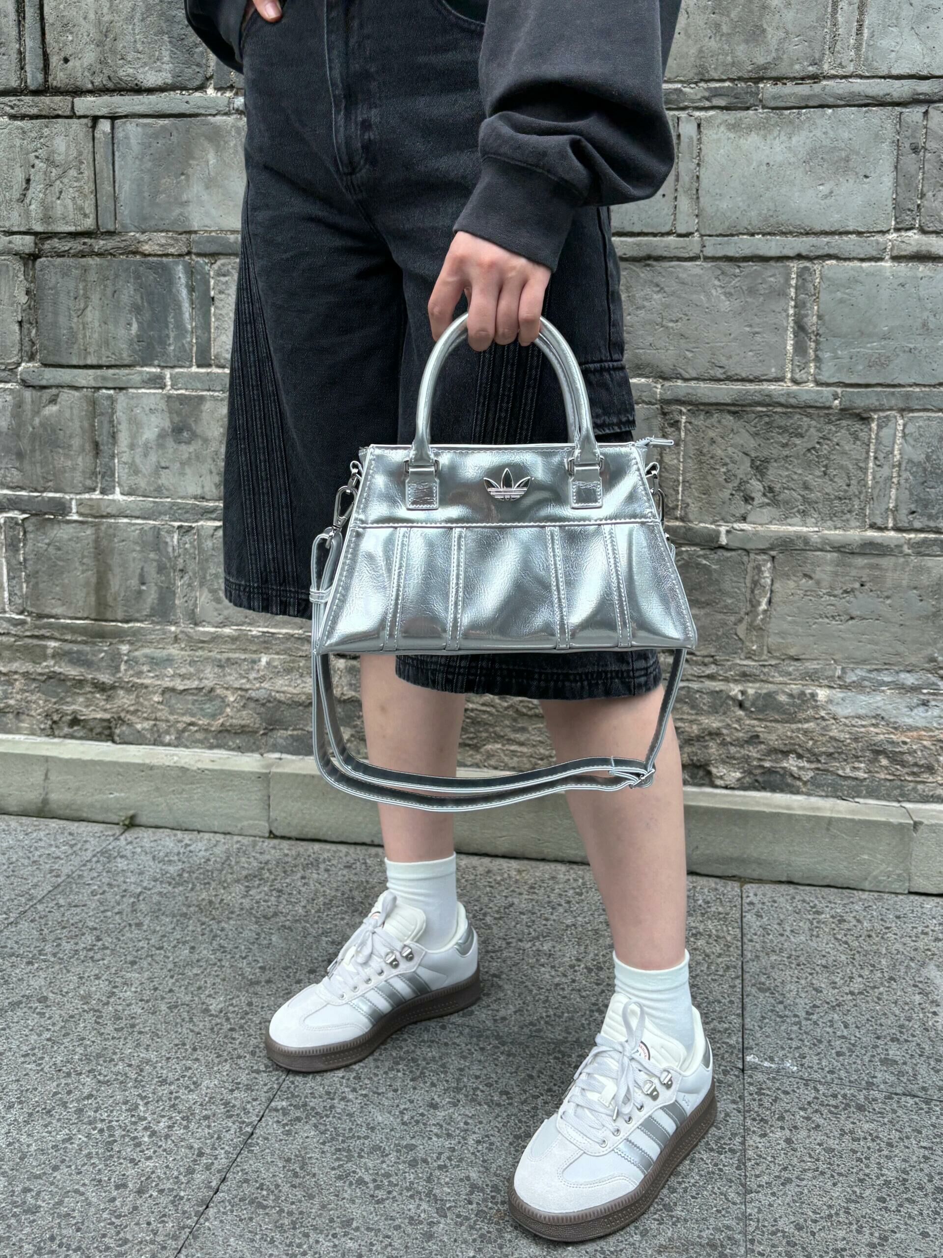 Adidas Originals 沙漏包 梯形包 肩背包 皮革 三葉草 奶白色 黑色 銀色/預購