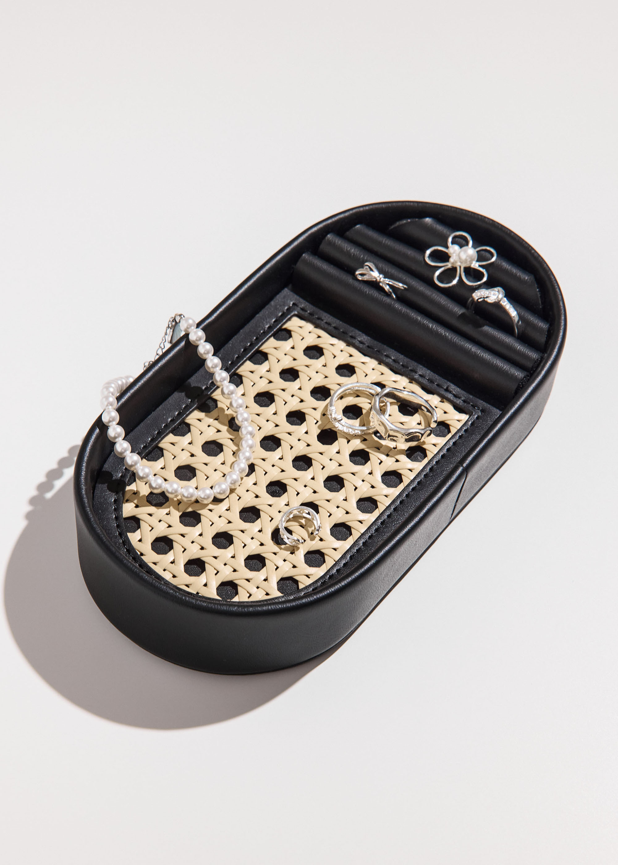 小泉淳作　太刀洗窯　染付　花文　印盒　盒子　肉池　共箱　V　R4130 小泉淳作太刀洗窯染付花文印盒盒子肉池共箱VR4130