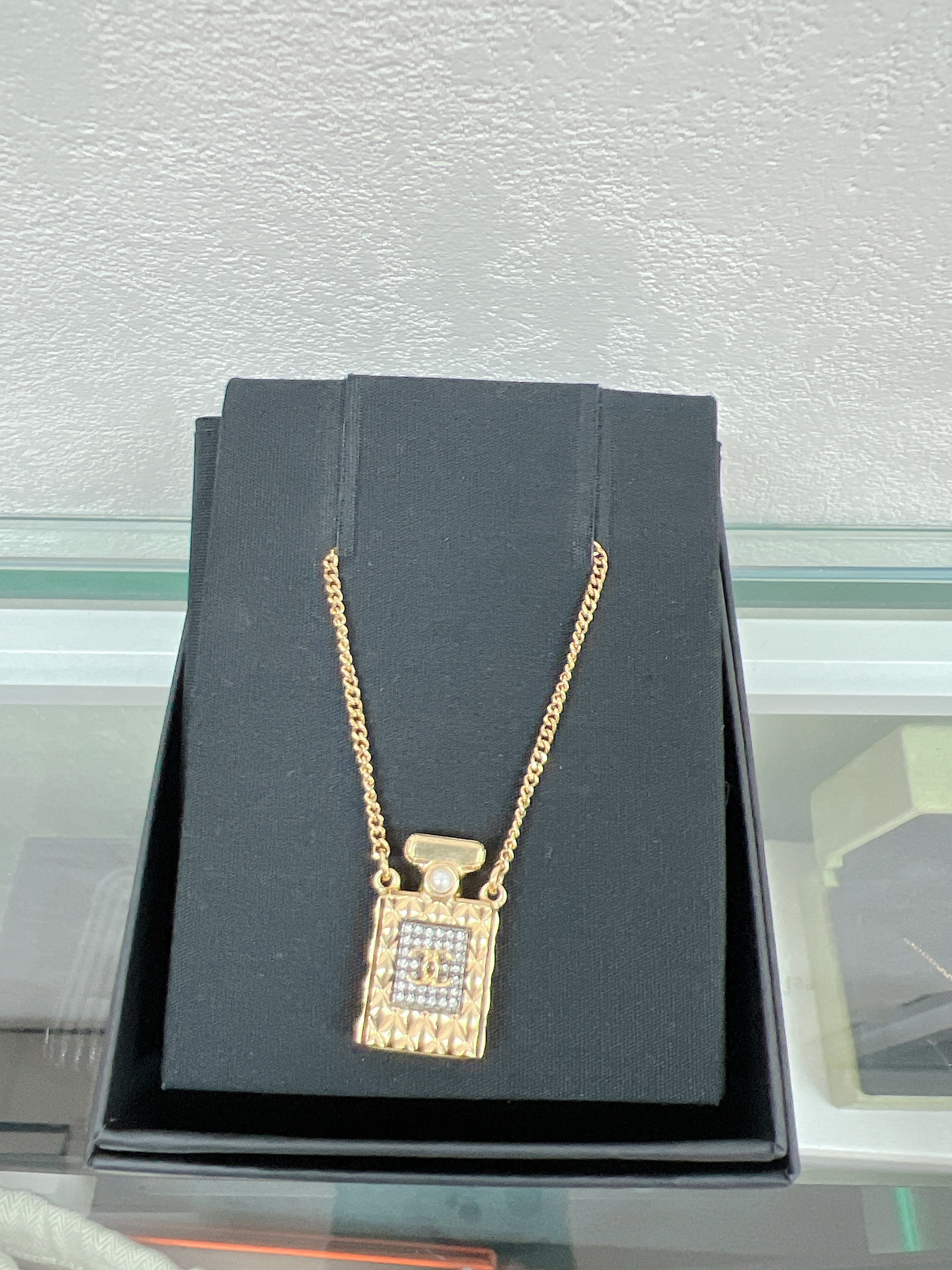 *Unused* Chanel necklace perfume bottle gold