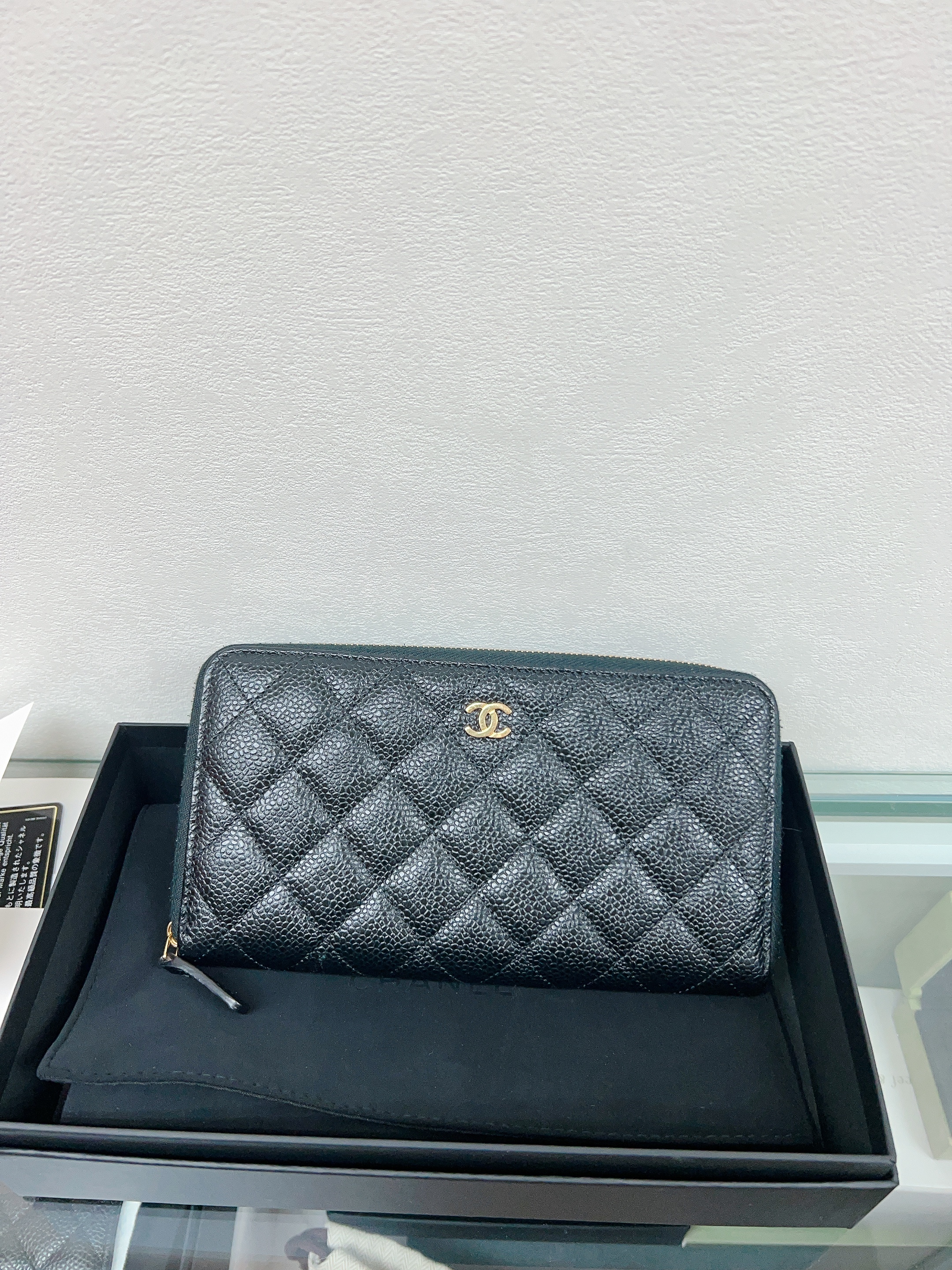 Chanel zipped long wallet (black caviar/ GHW)