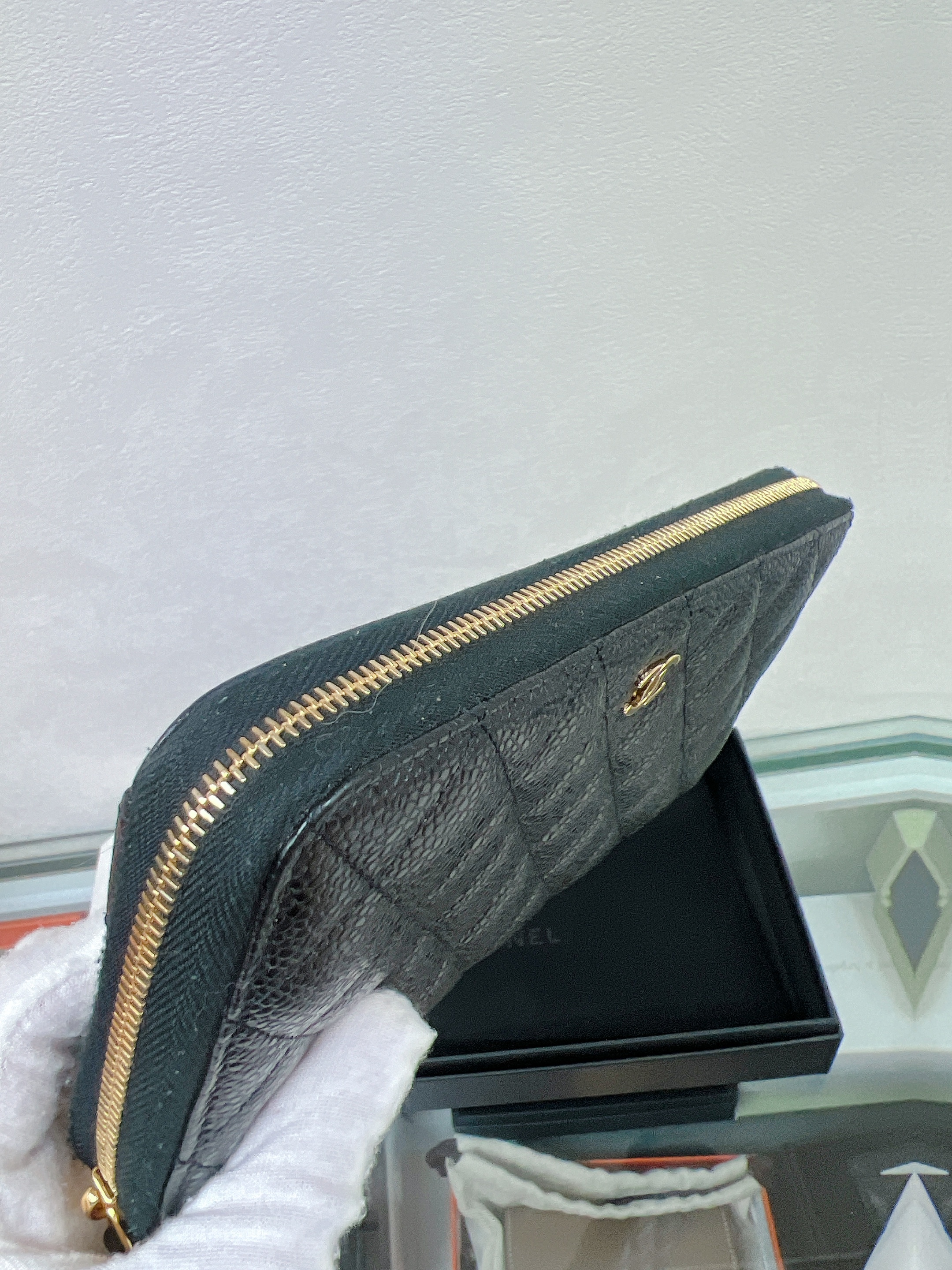 Chanel zipped long wallet (black caviar/ GHW)