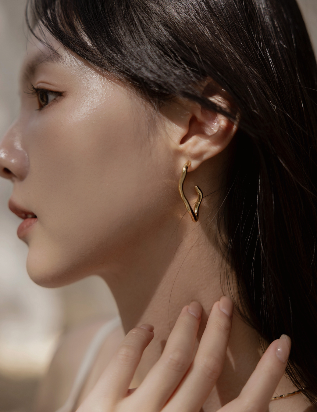 Melt · 熔岩感C型耳環（金色）