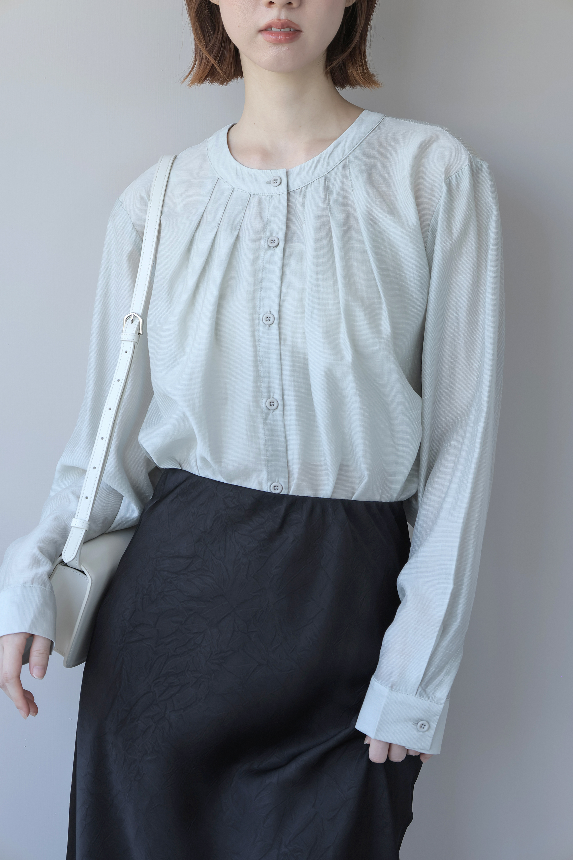 薄紗透膚圓領上衣