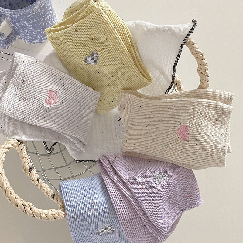 《4732》♾️INS雙針薄款愛心刺繡學院風中筒襪