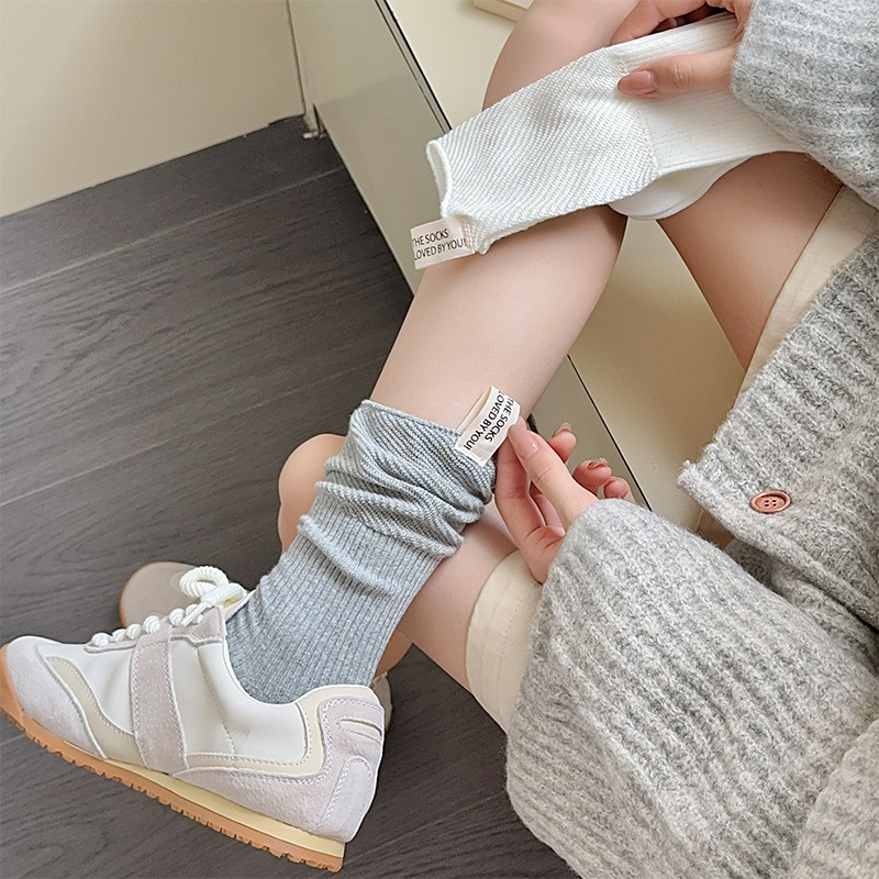 《4734》♾️INS純色後跟標籤休閒中筒襪