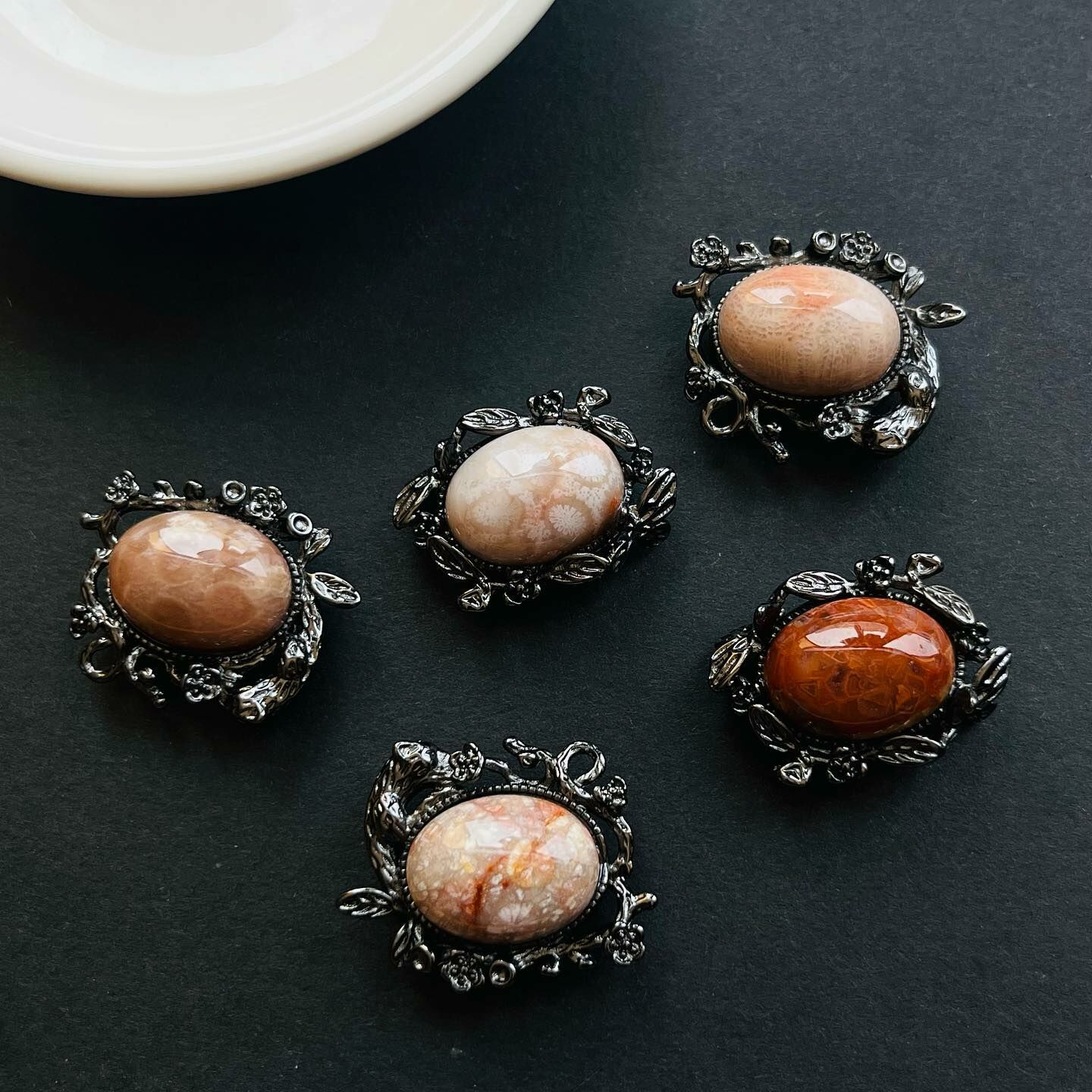 [原石] 珊瑚玉 通孔 可當串珠配件或項鍊吊墜