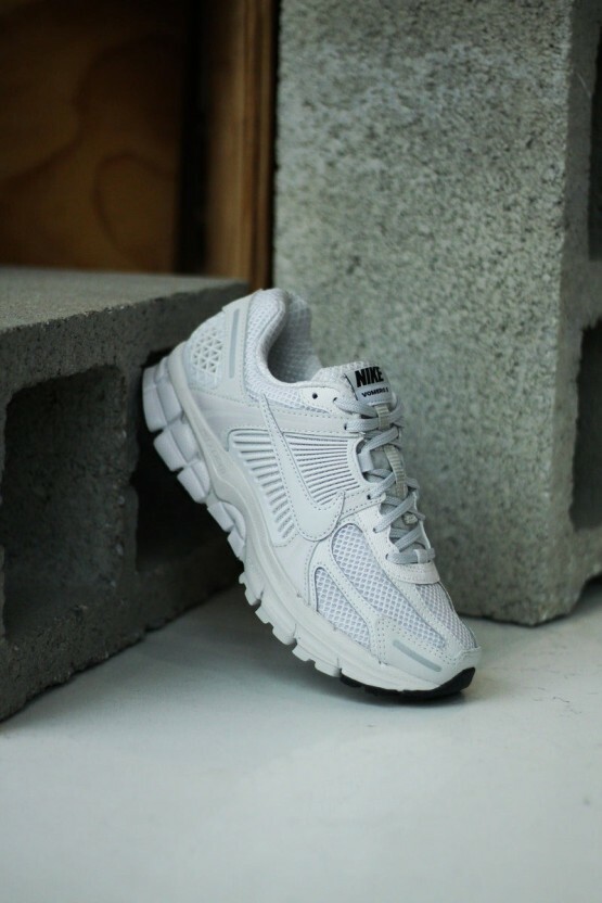 【Luxury】限量搶購 NIKE ZOOM VOMERO 5  TRIPLE WHITE FQ7079-100  白灰 復古 老爹鞋 休閒跑鞋 軟底 健身訓練鞋