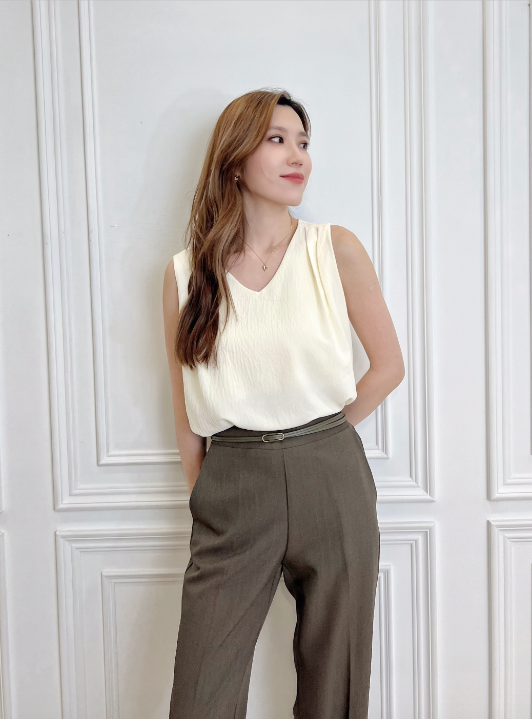 肩打褶V領滑布背心