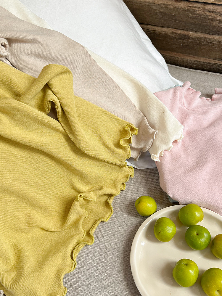 甜美木耳花邊內搭上衣-下擺與袖口小設計