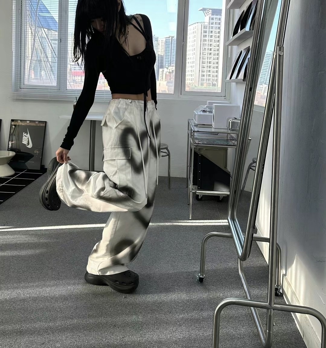 【HERETICS STUDIO 】韓國 고품질 噴漆愛心 大口袋 抽繩 牛仔 寬版 牛仔褲 長褲