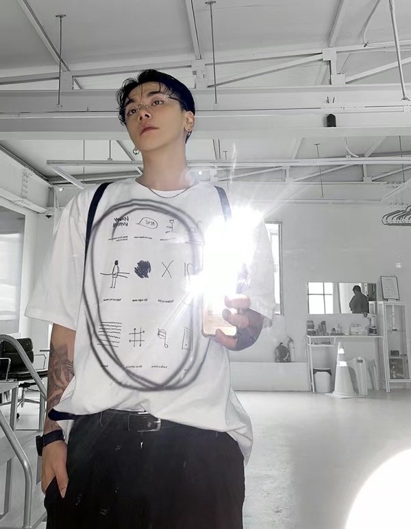 【HERETICS STUDIO 】韓國 고품질 塗鴉 噴漆 團案 寬鬆 上身 短袖