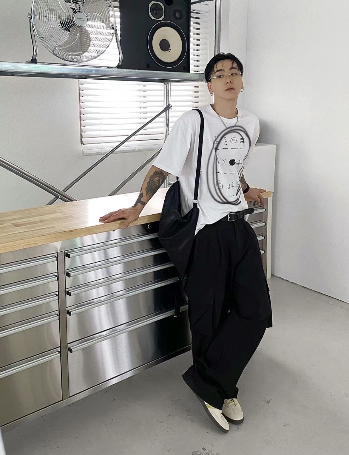 【HERETICS STUDIO 】韓國 고품질 塗鴉 噴漆 團案 寬鬆 上身 短袖