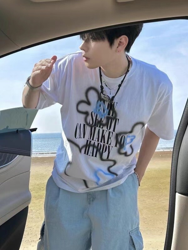 【HERETICS STUDIO 】韓國 고품질 ONLY 噴漆 小花 字母 寬鬆 短袖