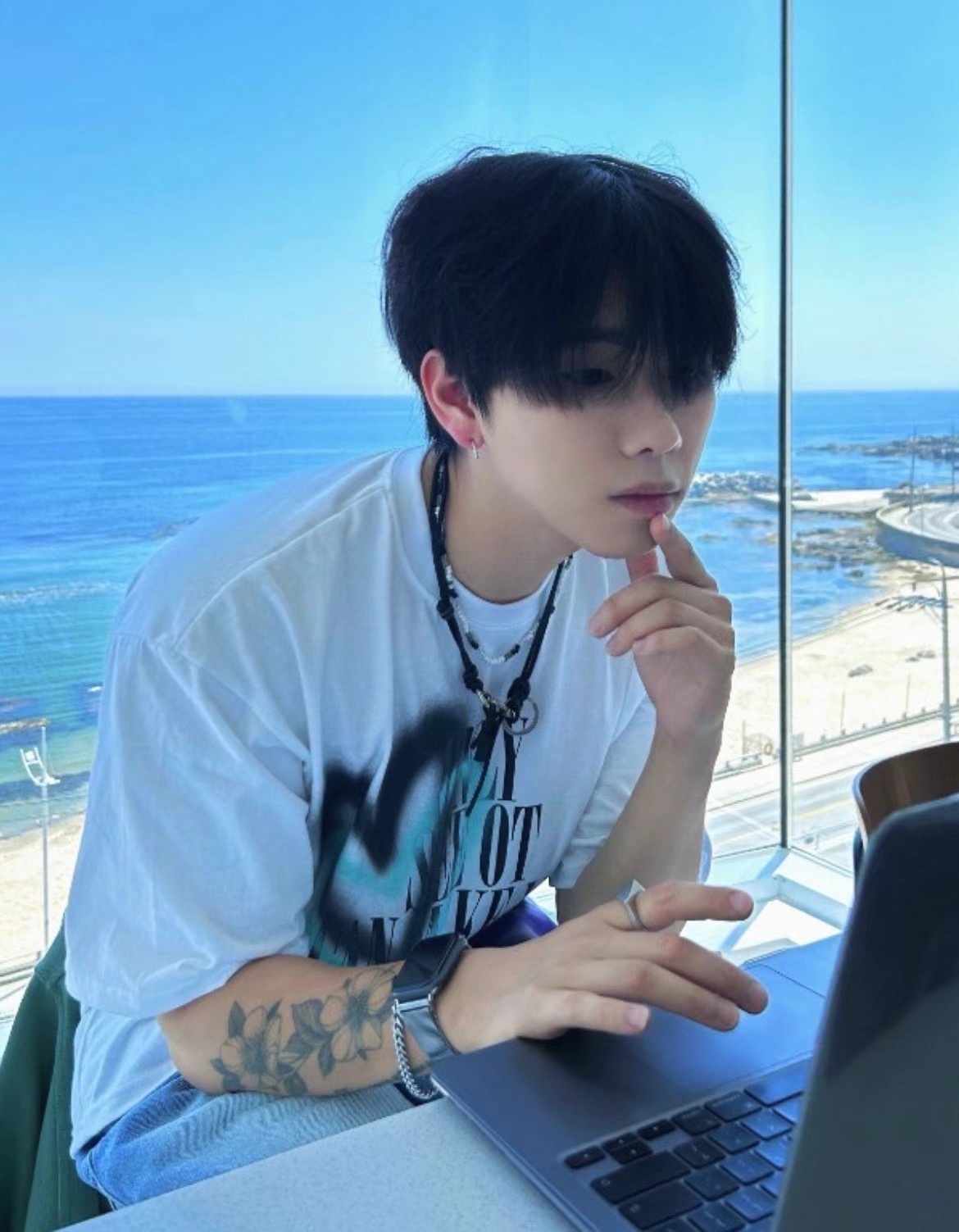 【HERETICS STUDIO 】韓國 고품질 ONLY 噴漆 愛心 字母 寬鬆 短袖