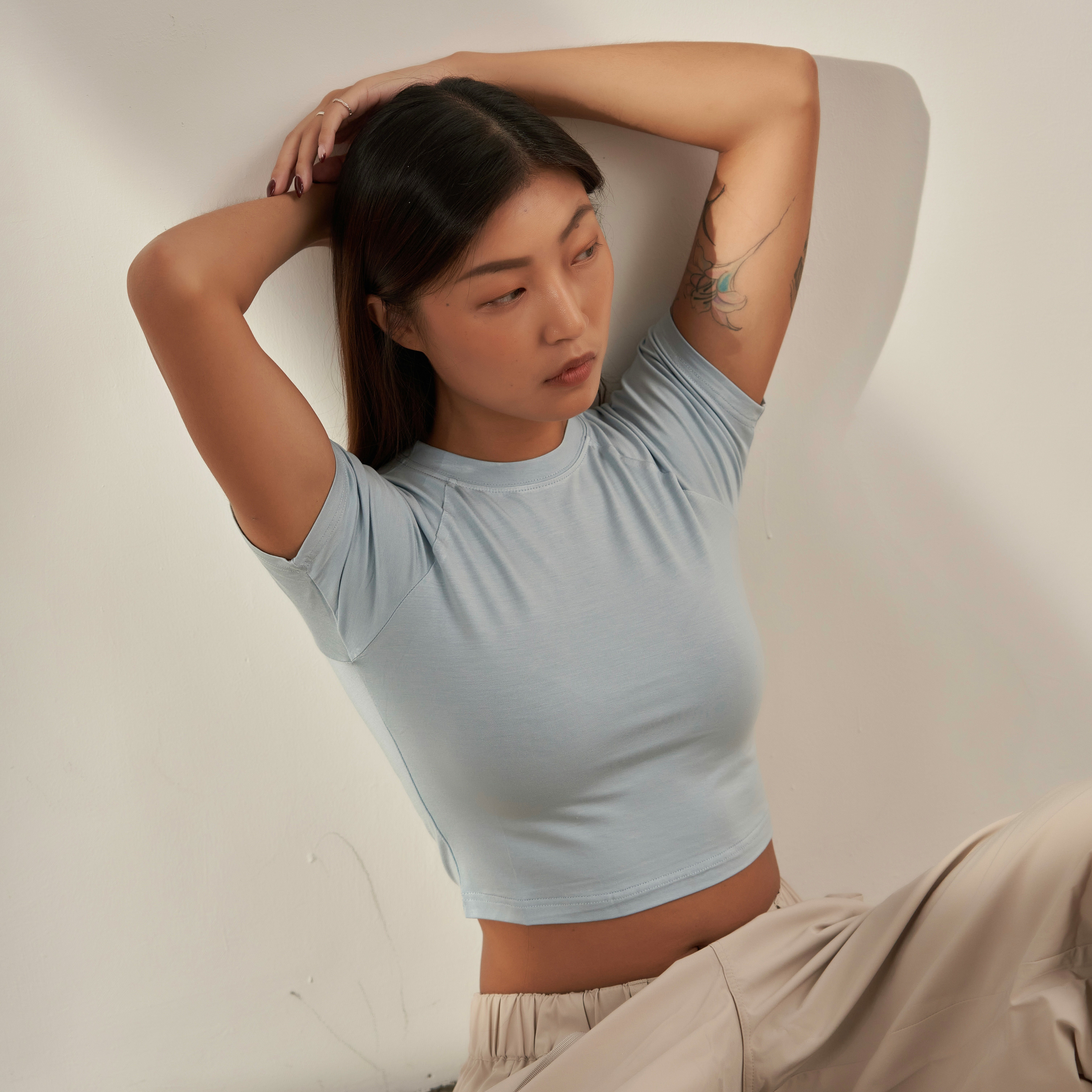 REALATiON - 柔滑親膚涼感合身短版Tee