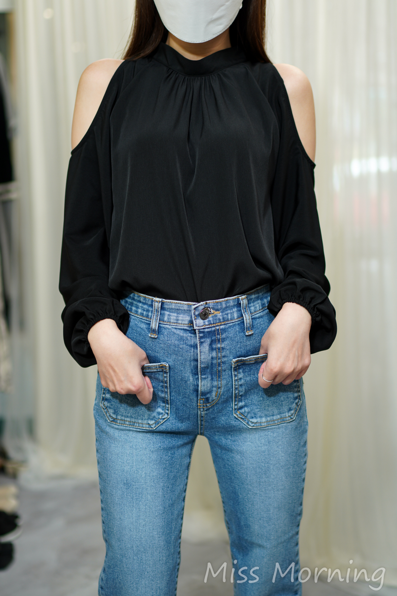 低調露肩上衣(14118)&必買推介靚Cut淺色2袋牛仔褲(33805)