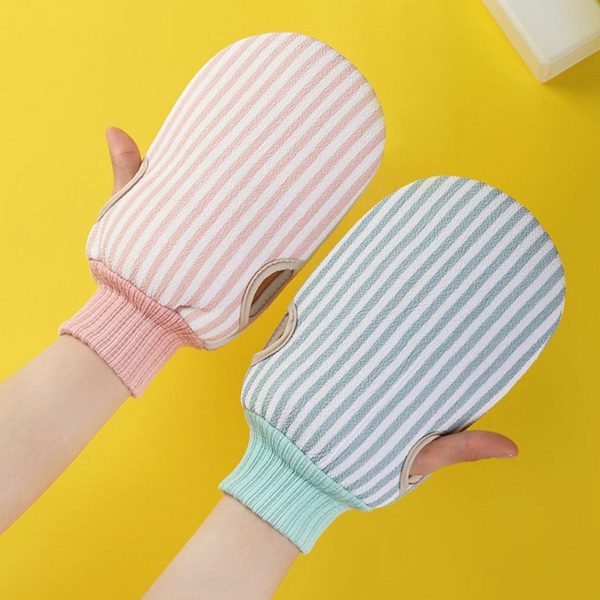 Popular shower gloves, body brushing massage gloves, frosted bath towels, bath and back brushing tools, household mud rub and back rub without asking for back rub, bath towel and back rub gloves