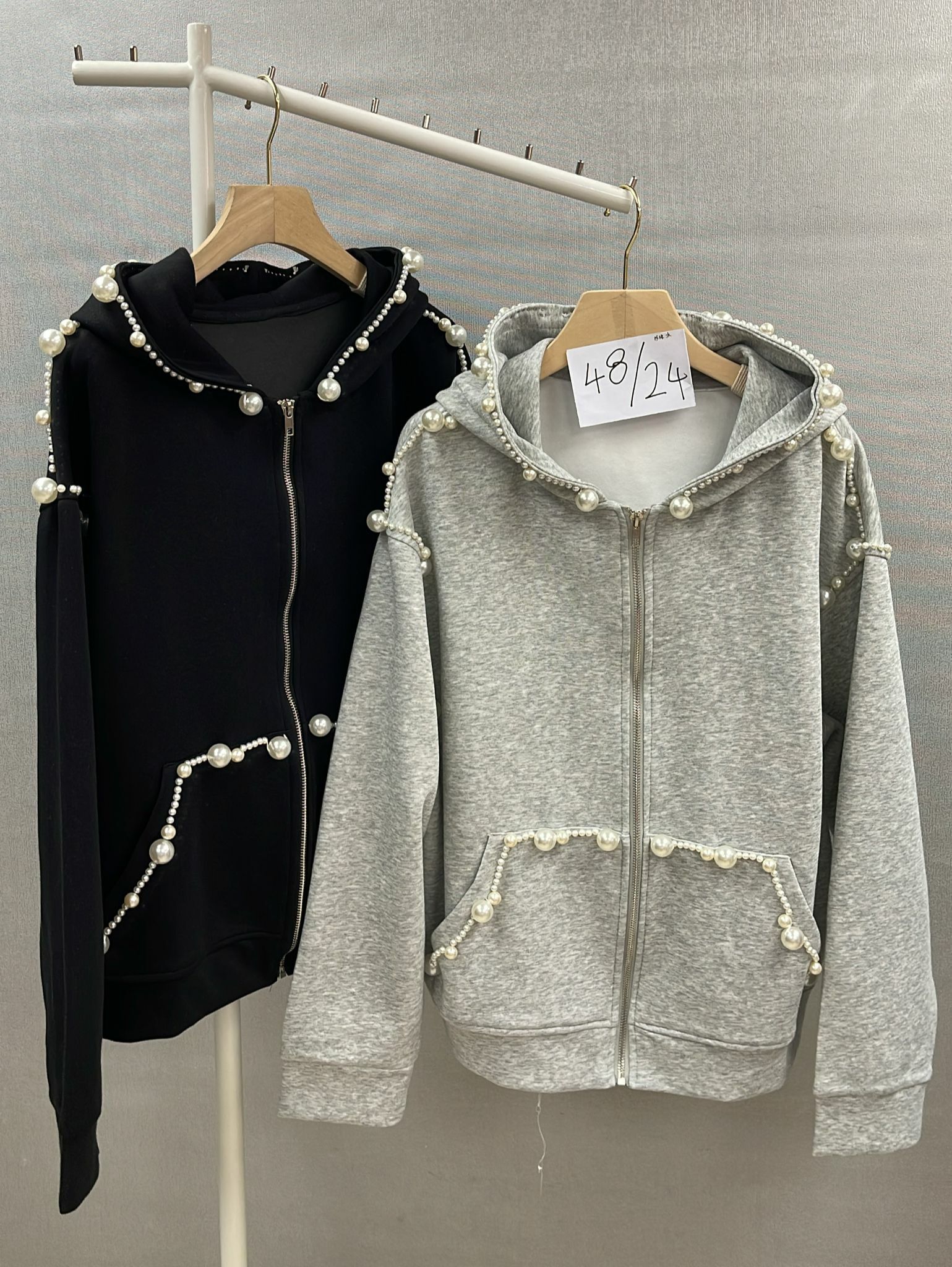 ca378  釘珠拉鏈jk   $169/1 $330/2  胸48  長24  黑色/灰色