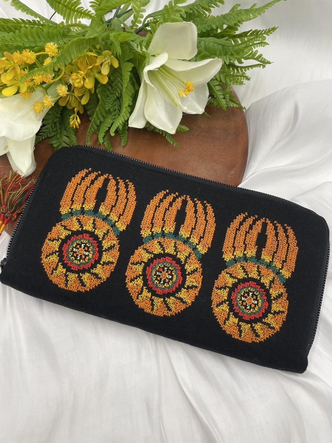 No.6黑底刺繡長夾長22cm深12cm