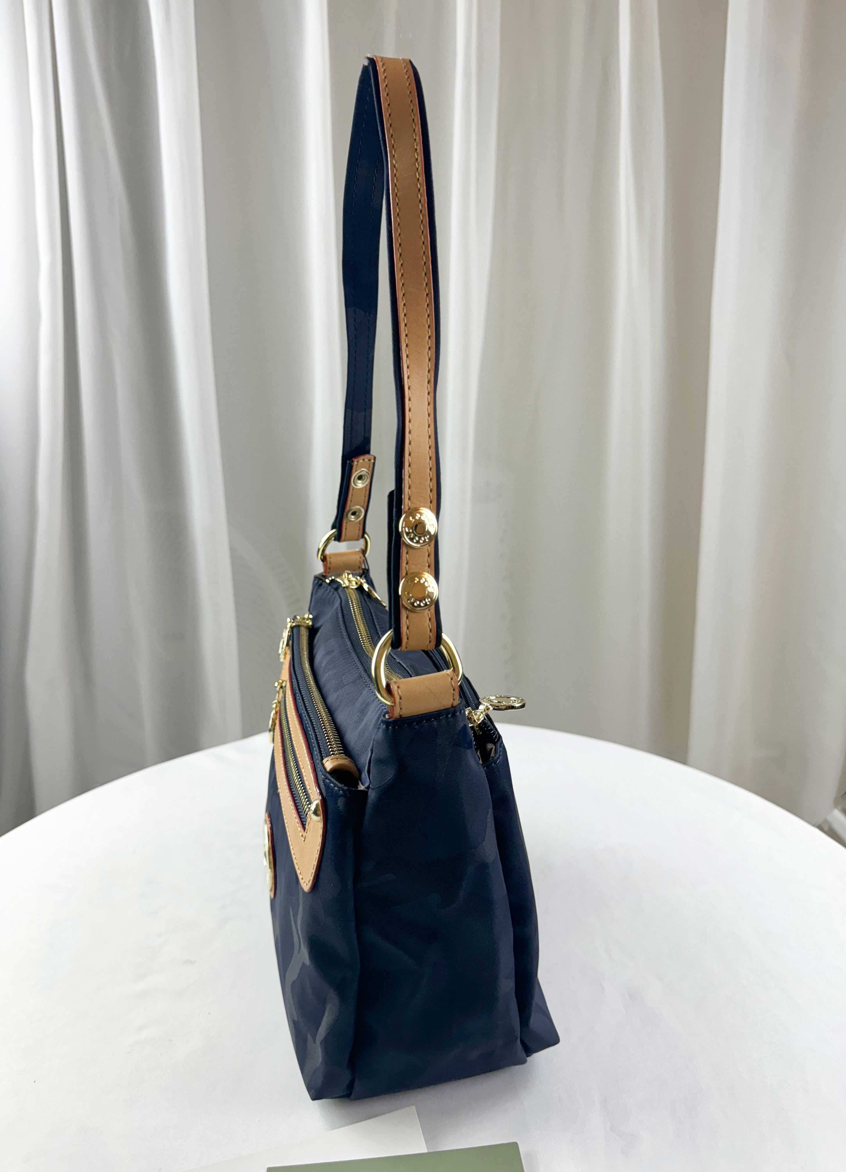 FamilyBear 藍迷彩 拼色防潑水肩背包 / 側背包    #2820