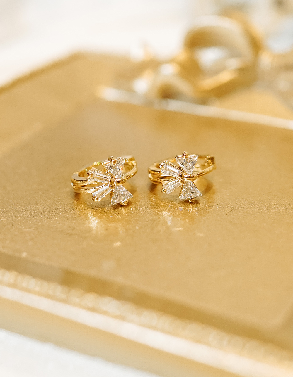 圈型蝴蝶結水鑽耳環✦金