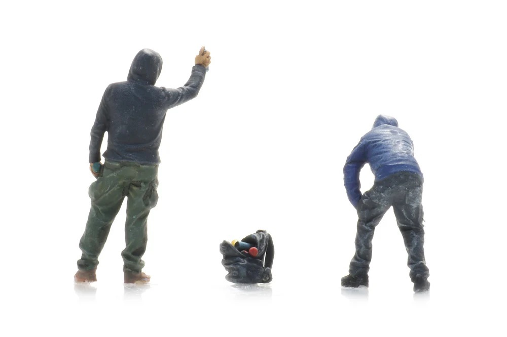 Artitec 5870109 HO Scale Graffiti vandals