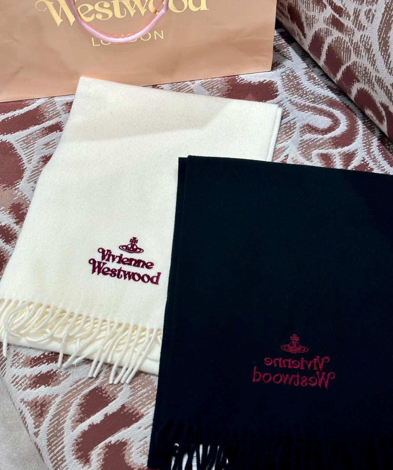 ［香港現貨］Vivienne Westwood Embroidered Wool Scarf