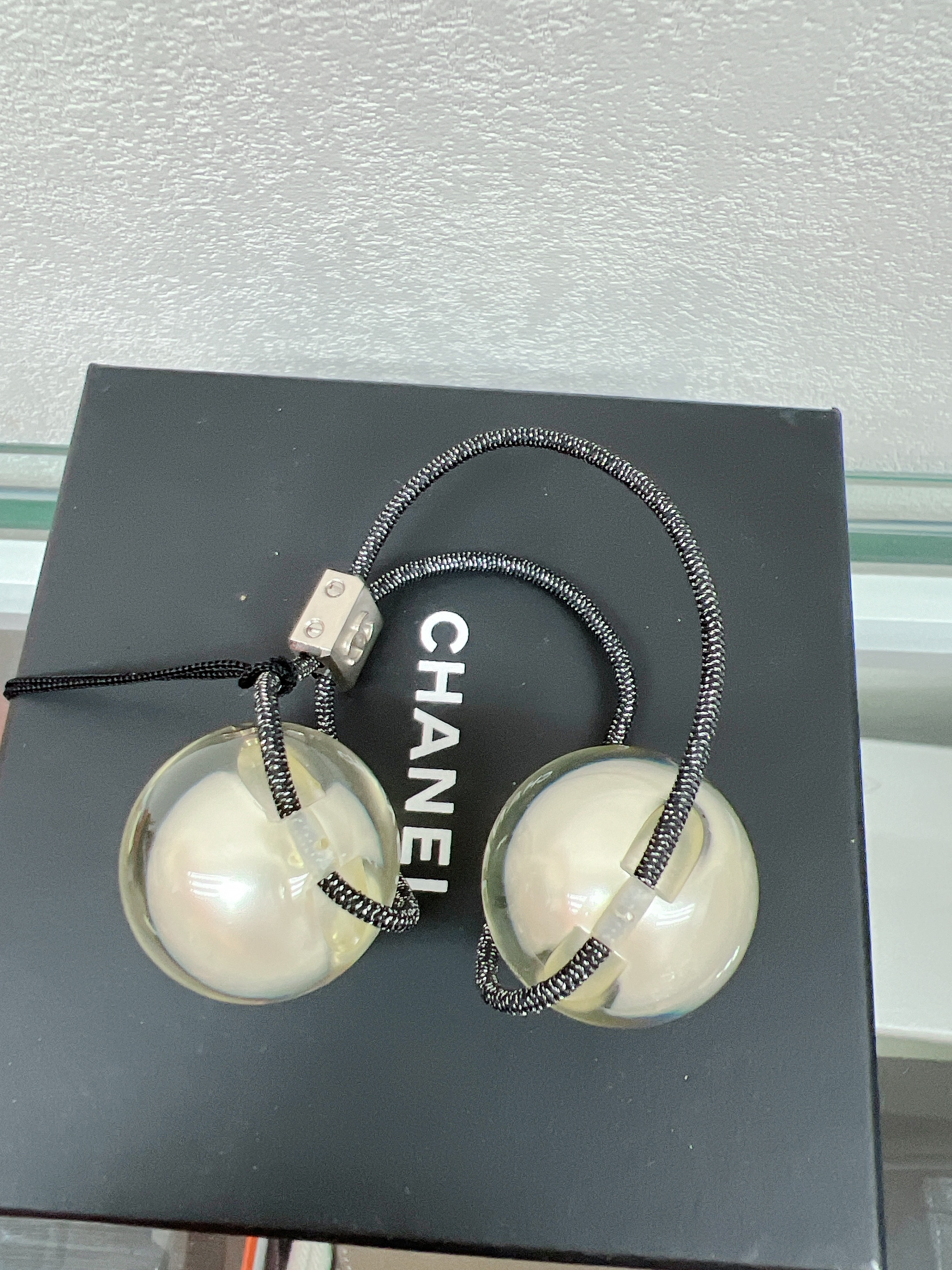*Unused* Chanel pearl hair band