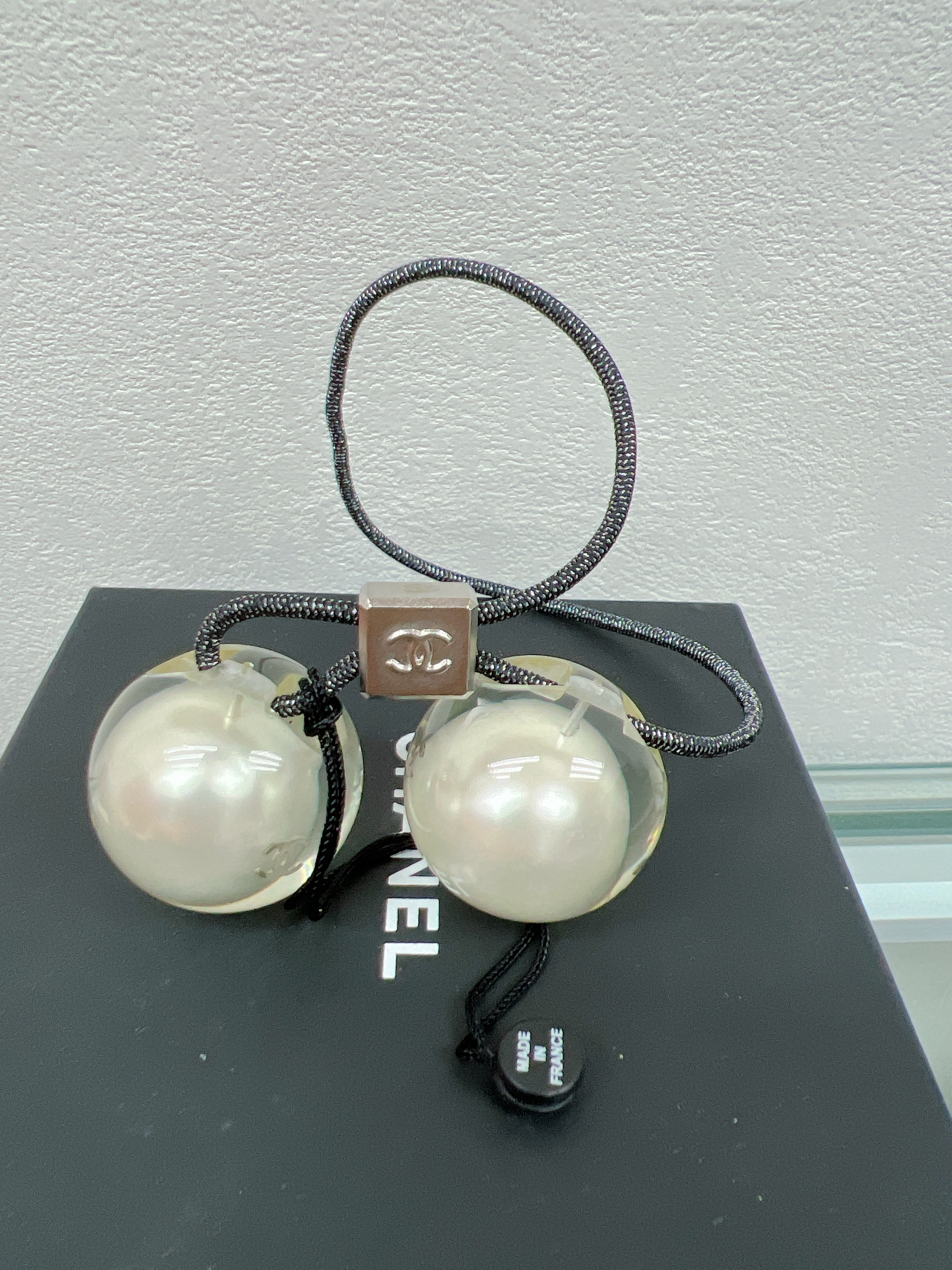 *Unused* Chanel pearl hair band