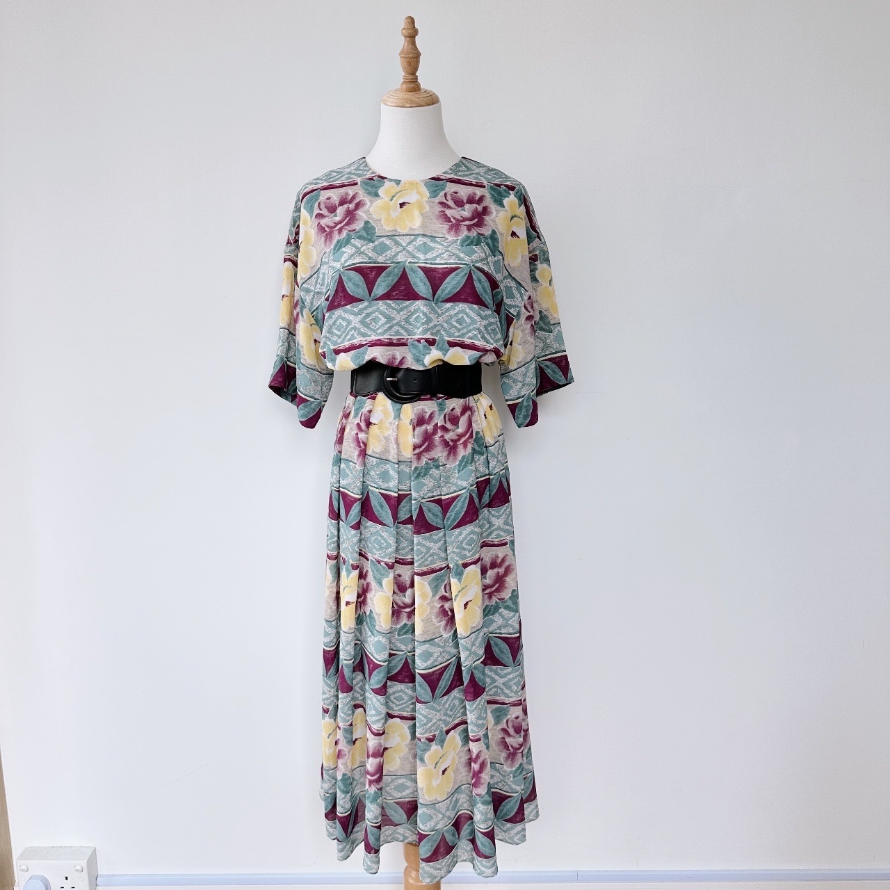 Donna Morgan 淡雅紫黃大花古着連身裙