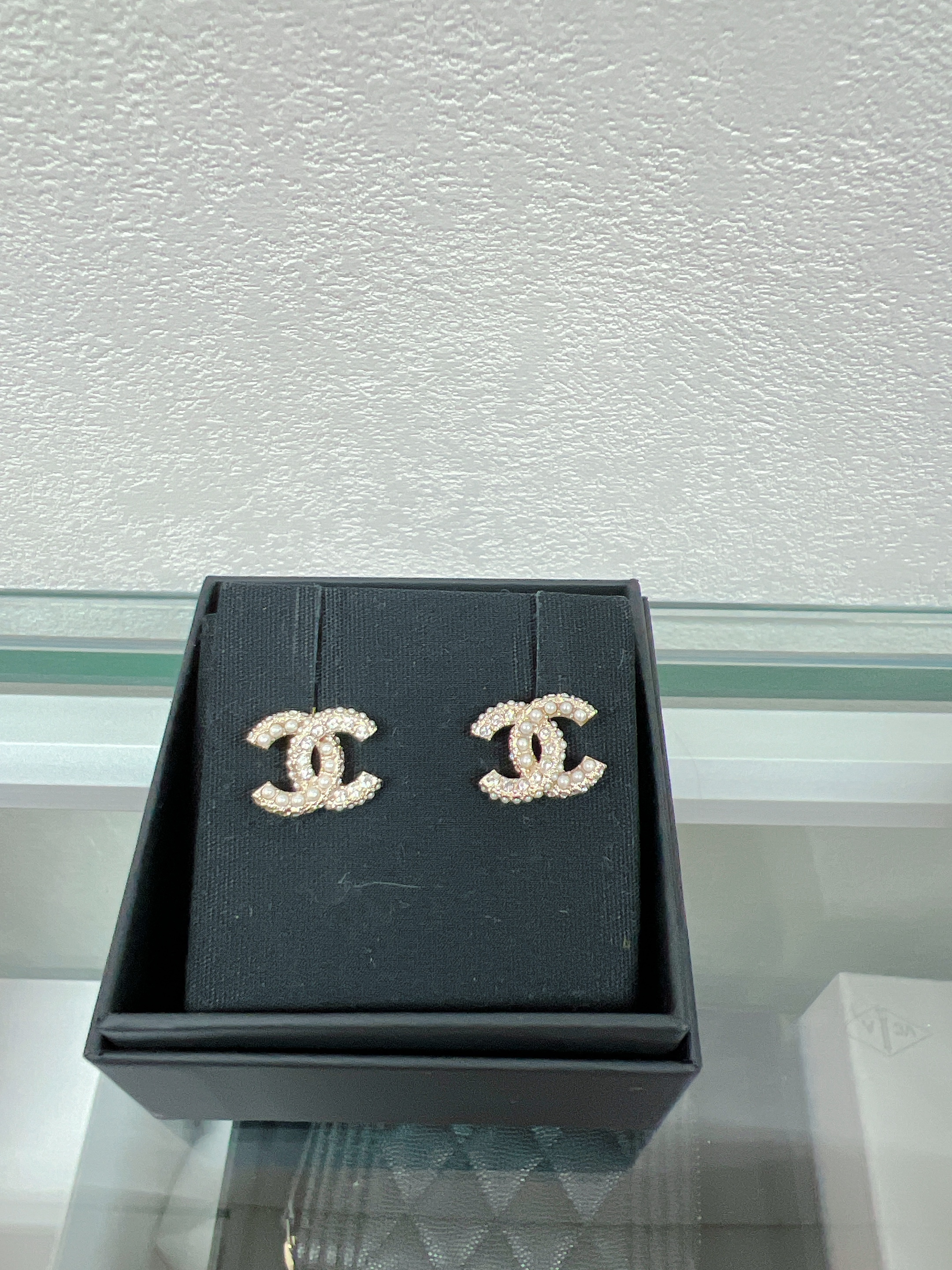 Chanel earrings 24v gold crystal pearl