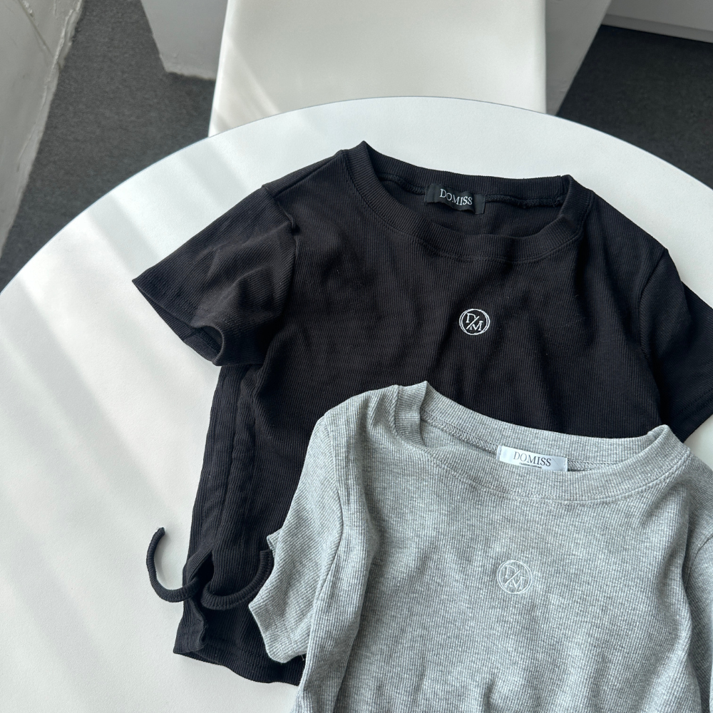【DOMISS自訂】刺繡logo圓標短袖上衣 腰抽繩 圓領上衣 T恤-3(現貨)