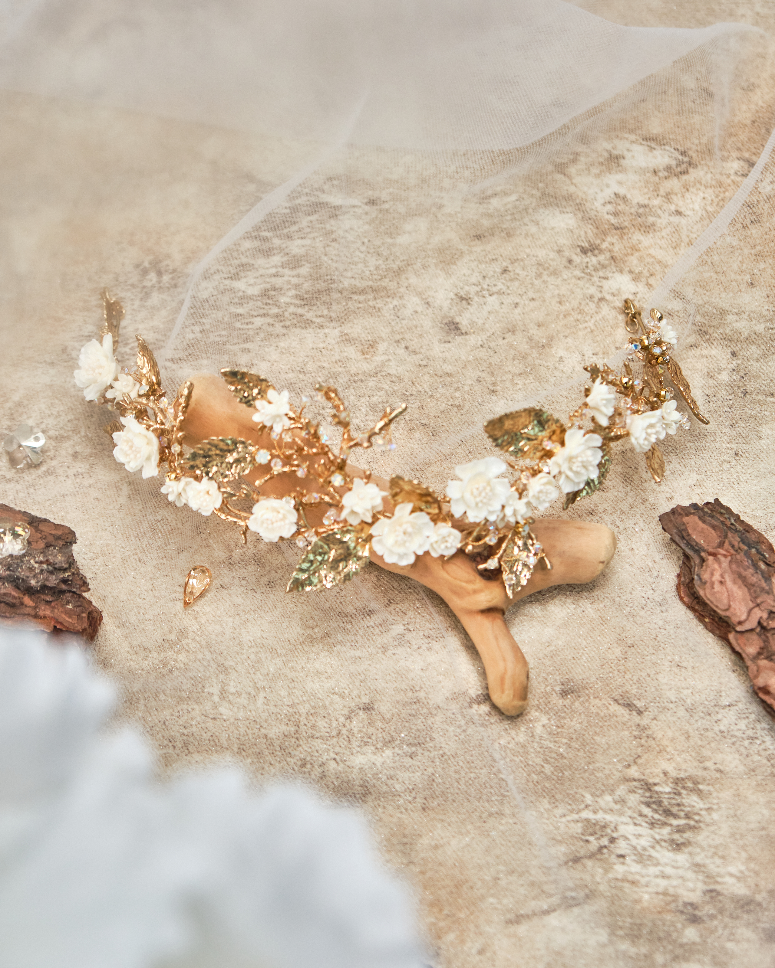 11189 Forest Kiss~Gold Leaves Crown