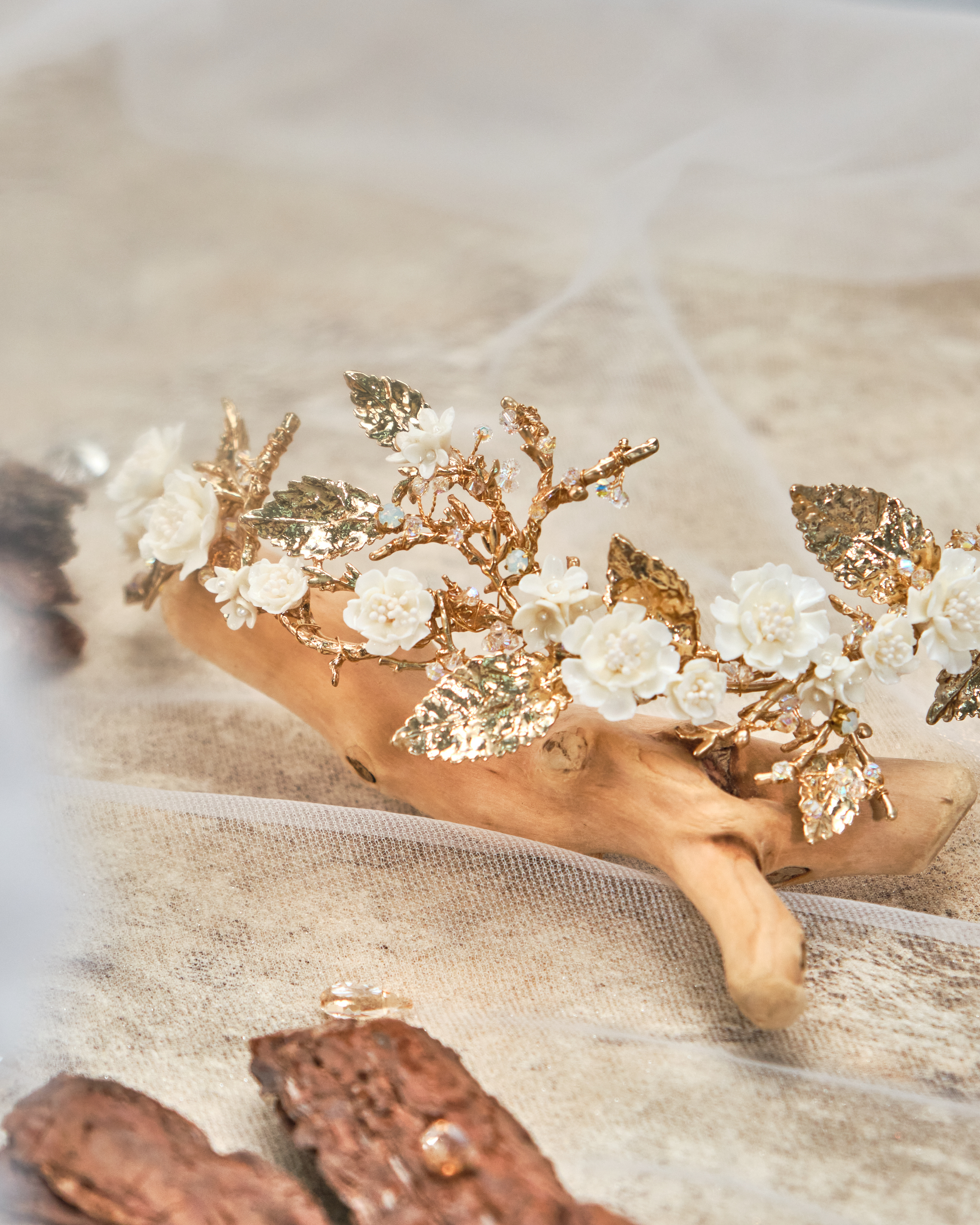 11189 Forest Kiss~Gold Leaves Crown