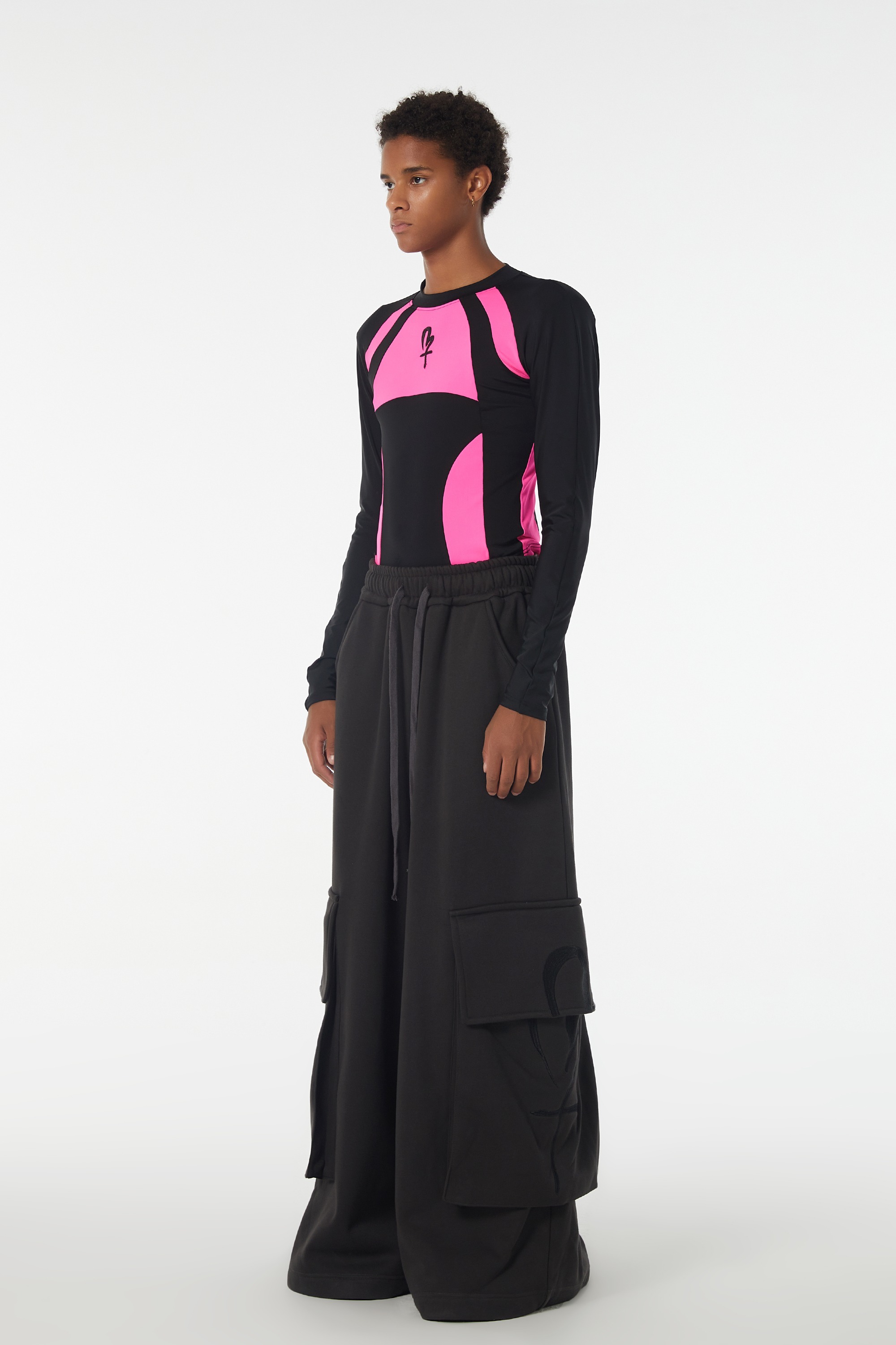 HENTAI TOYOKI 「DEADASS系列」黑粉拼接 愛心皮制LOGO 墊肩紧身衣