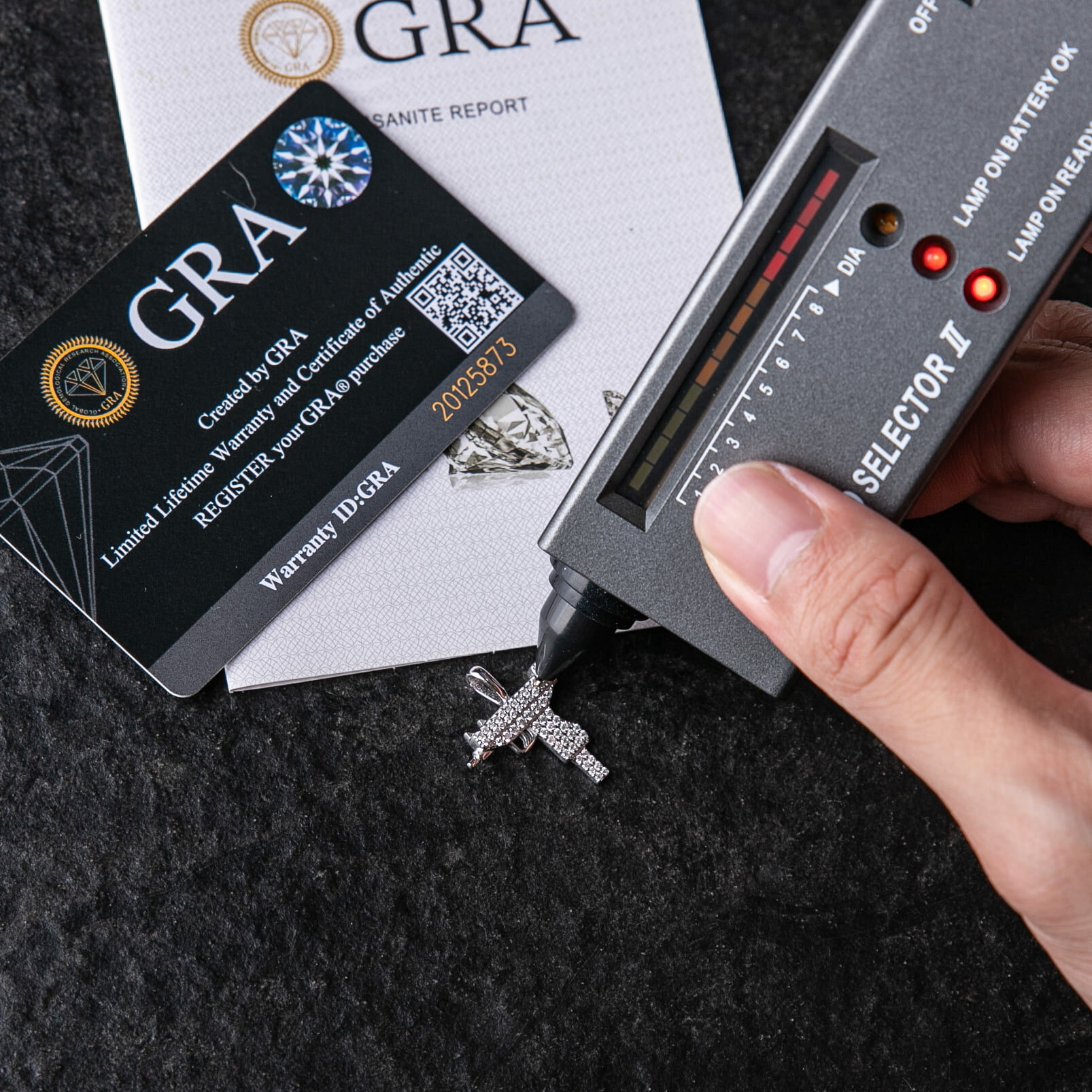 925純銀莫桑石烏茲衝鋒槍墜飾