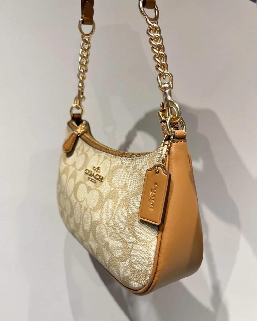 Coach Teri Shoulder Bag Model no: CA548